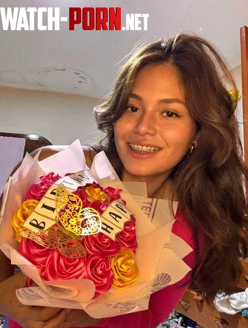 Her beauty doesn’t rely on makeup; she remains striking, confident, and irresistibly real without it. by Best-Double499