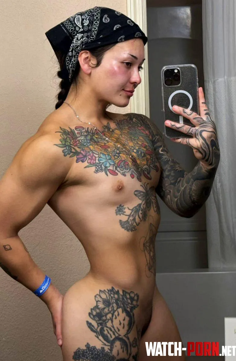 You wanna feel them flex while I'm on top, don’t you? by bloodyglitta