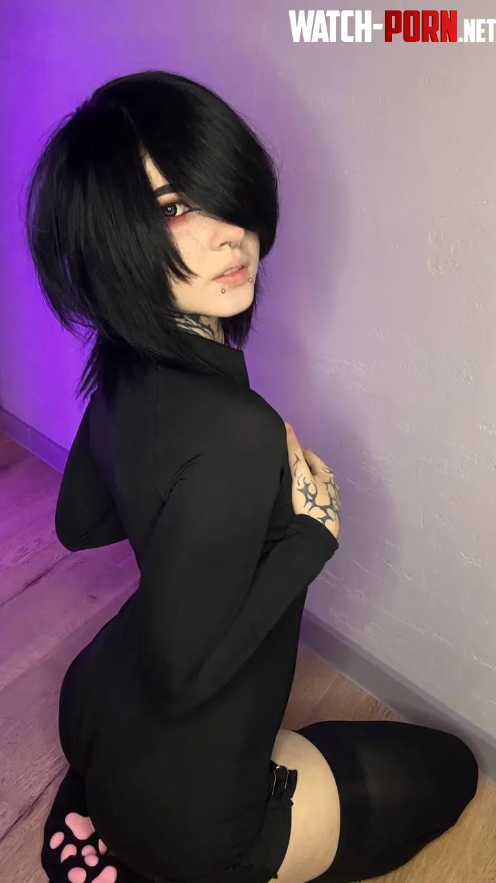 Is a goth girl with sharp claws your type? by peonypeace