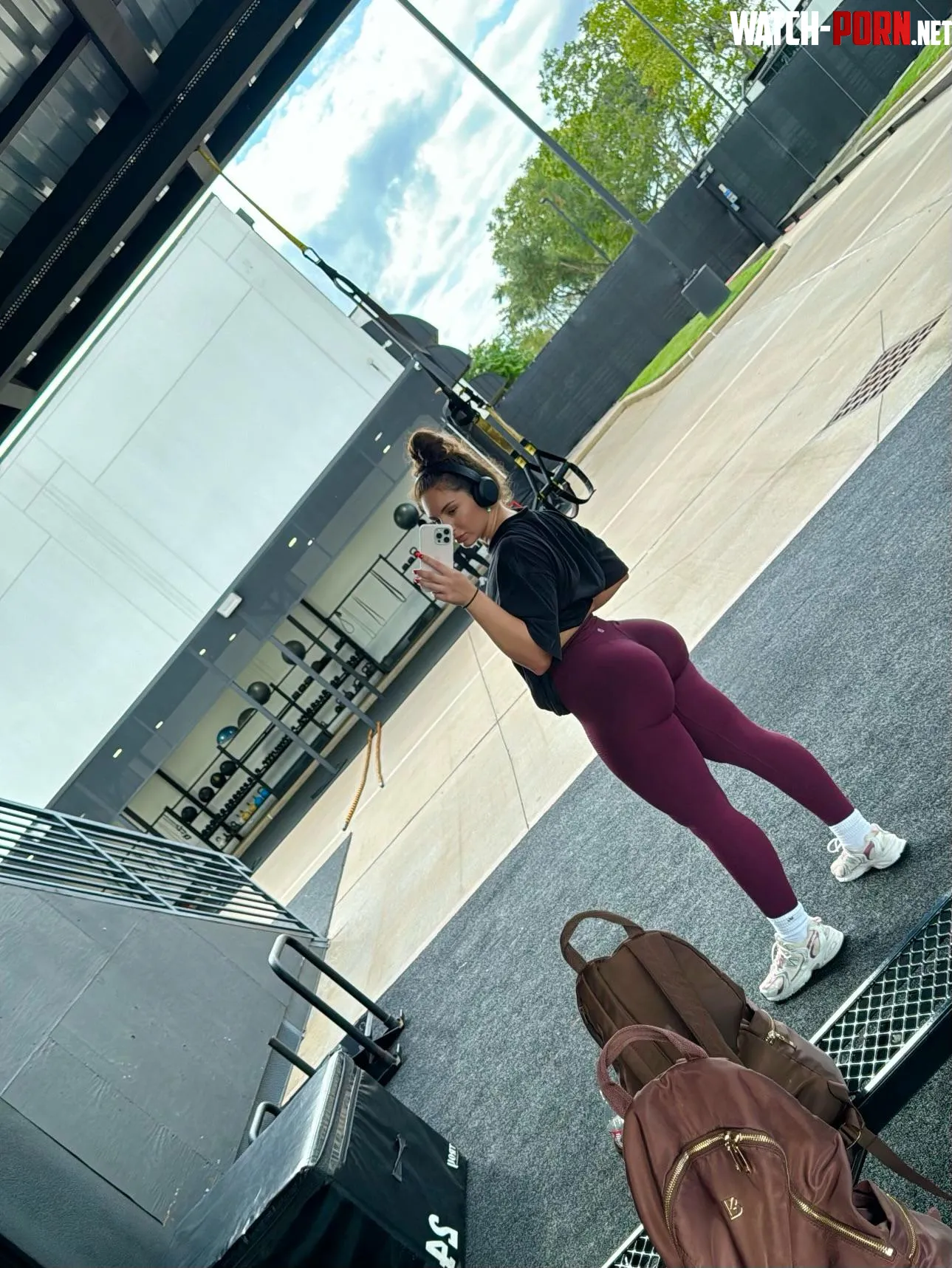 glutes and quads are growing by JunoJests