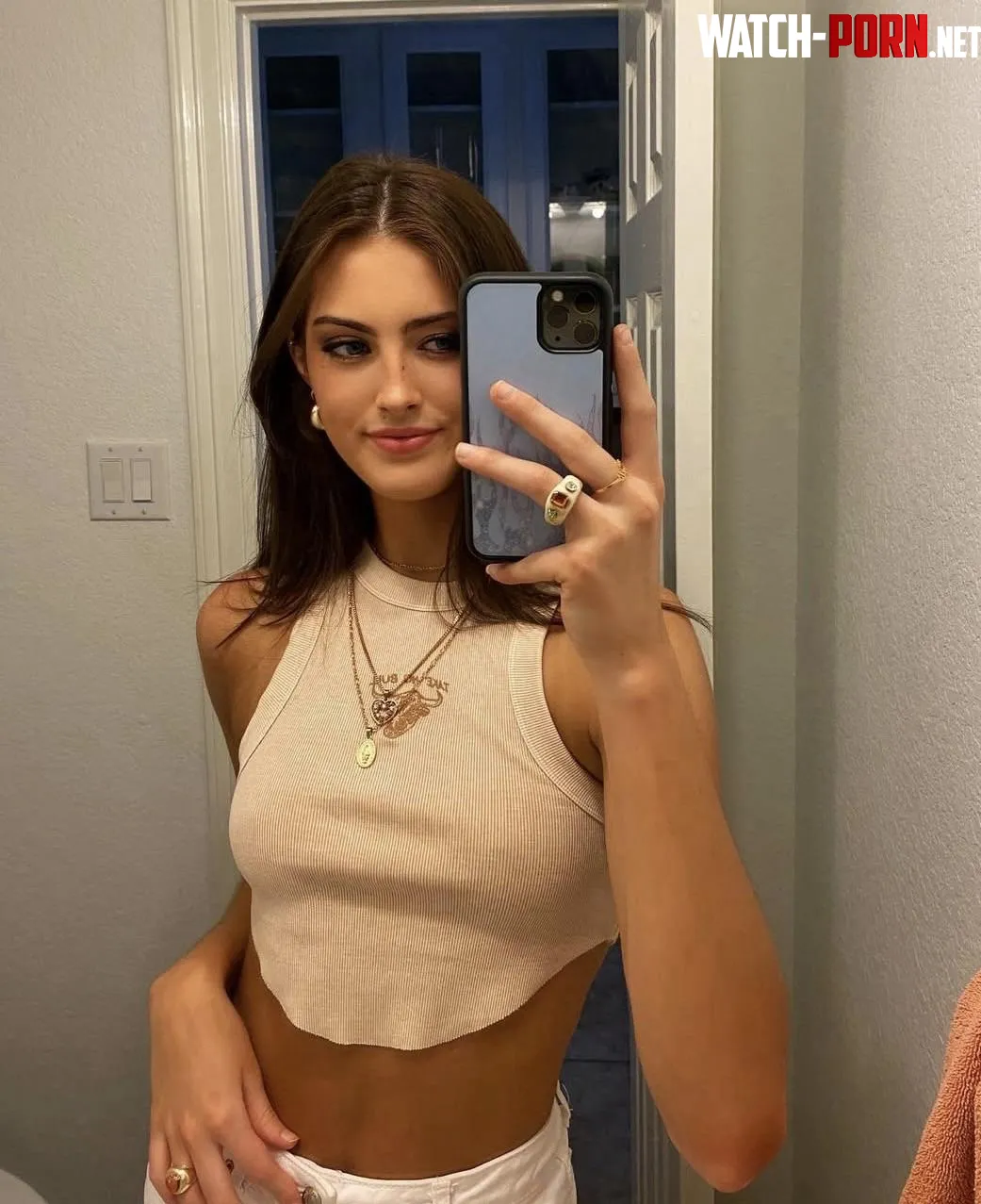 Mirror selfie by QueriousGorge