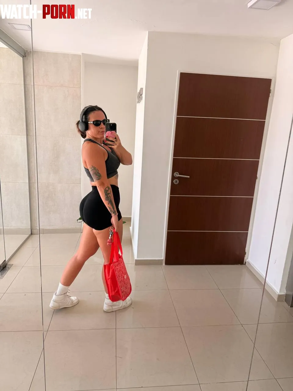 After the gym, I love my black leggings by Some_Bodybuilder2953