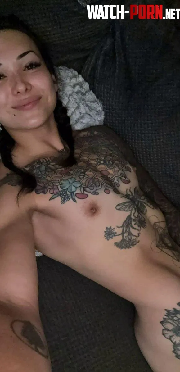 They don’t need to be big to get the right kind of attention by deadrosedoll