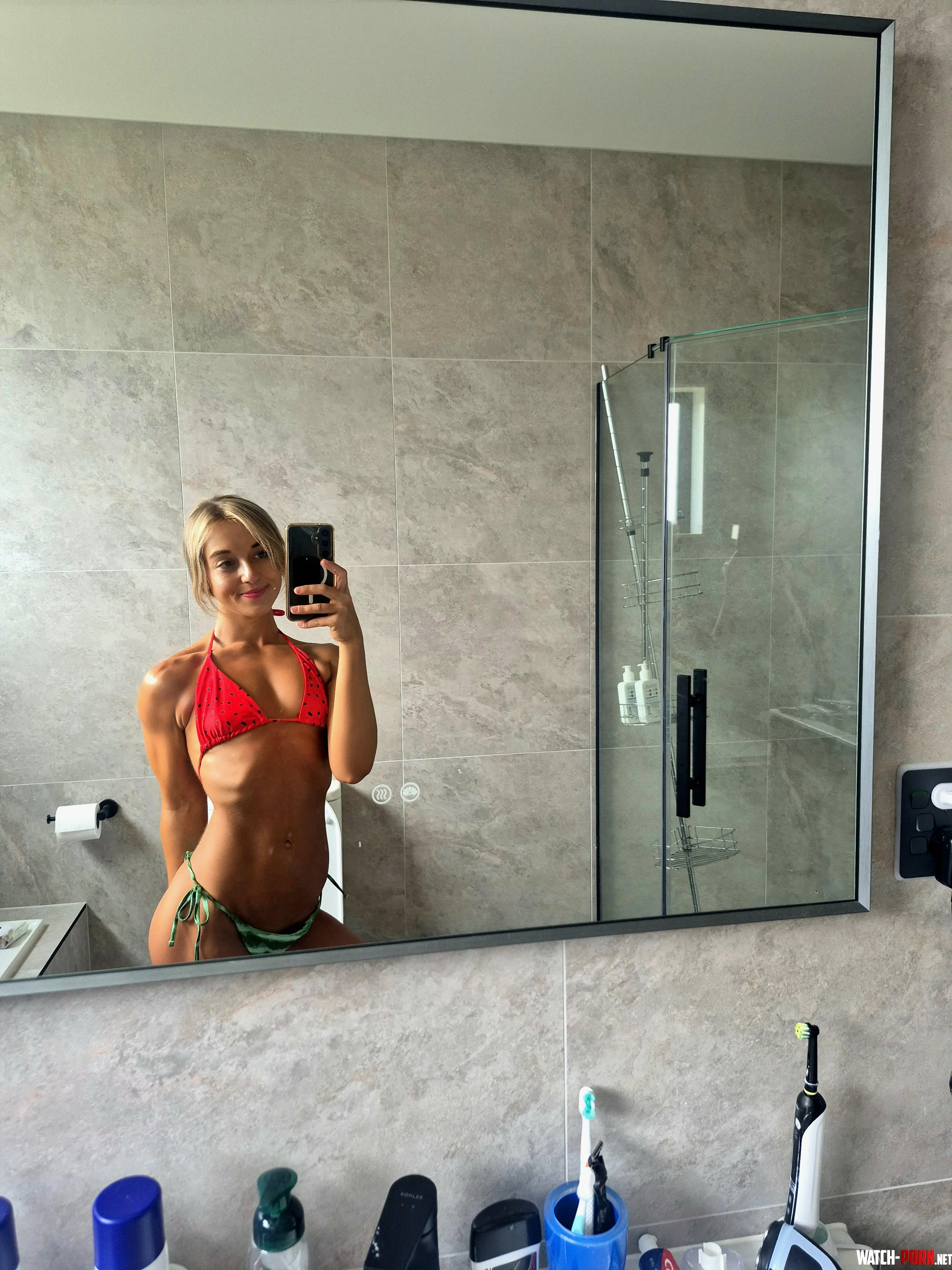 Women with muscular upper bodies - yay or nay? by QueenKongFitness