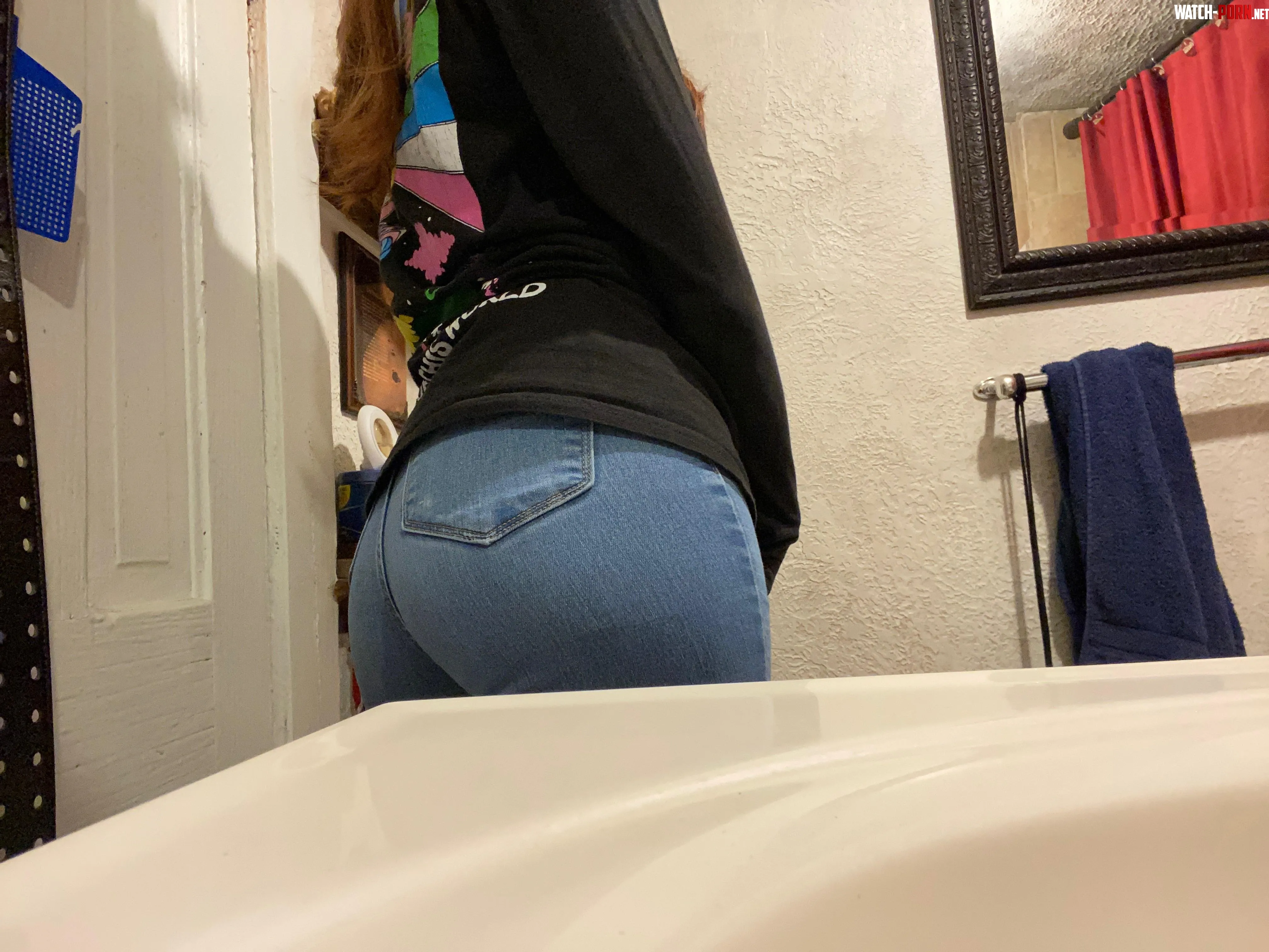 20F Latina looking for a long term sugar daddy:)) by Primary-Basil82