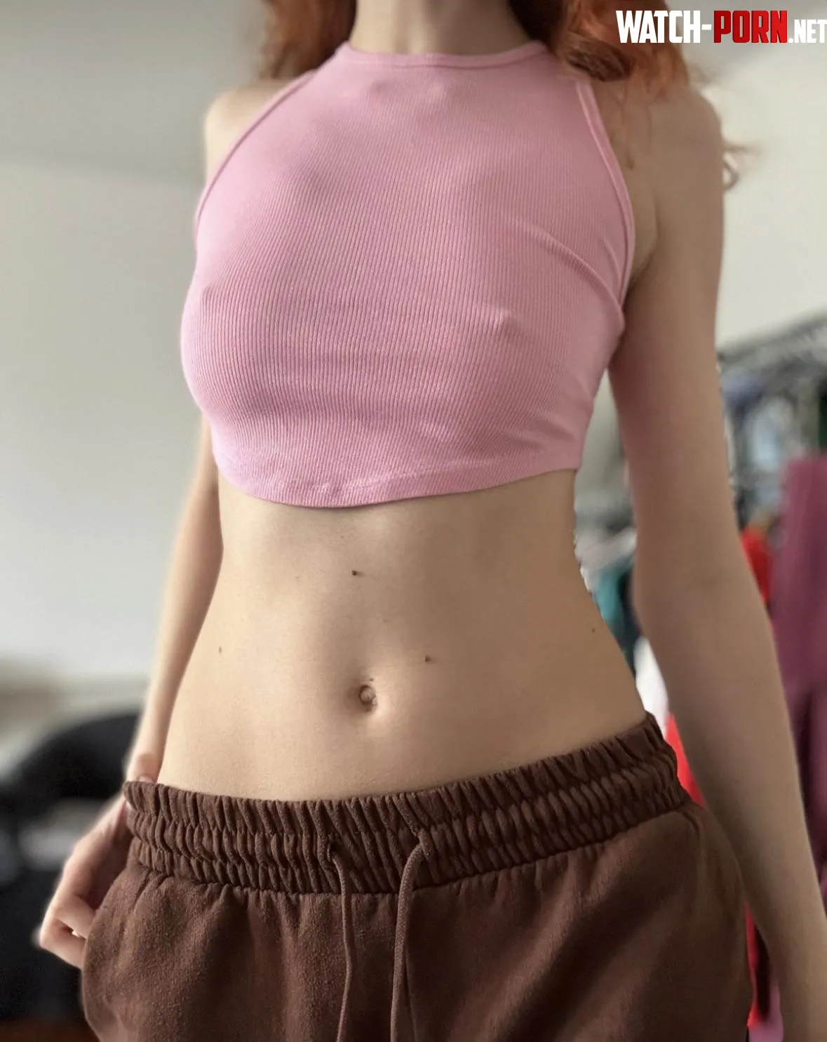 Hard to look away by long-legzzz