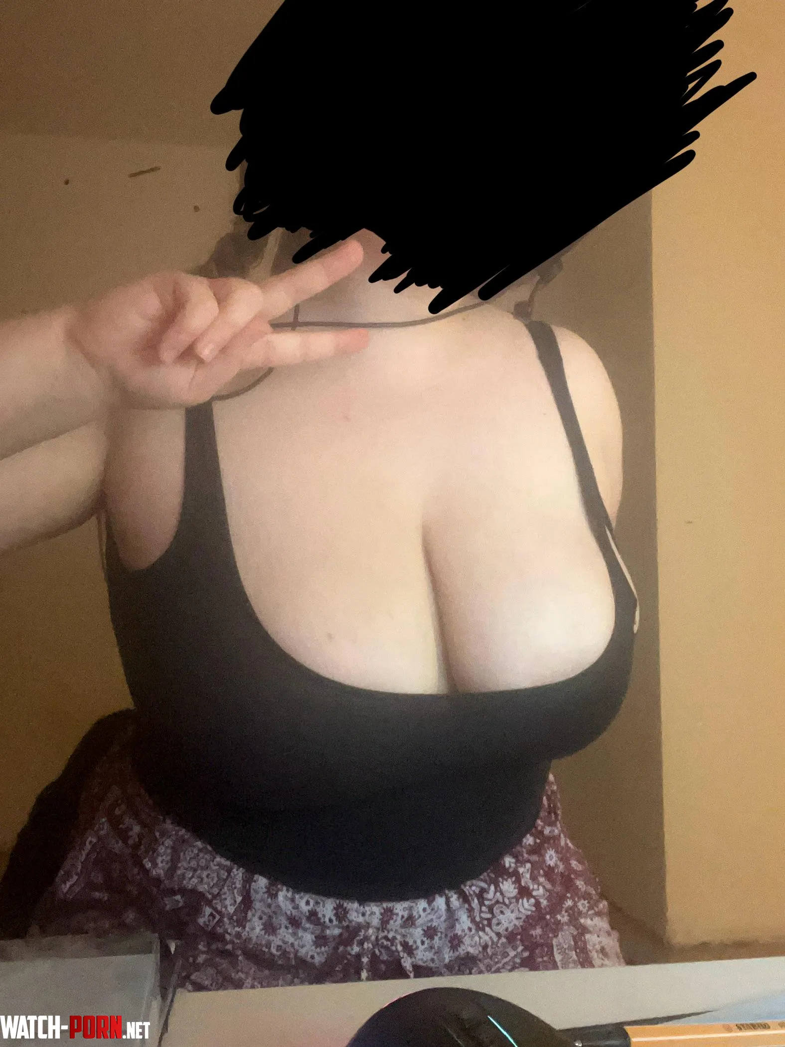 Late night studying 📚 Cannot wait for exams to be over… by Responsiblekomi