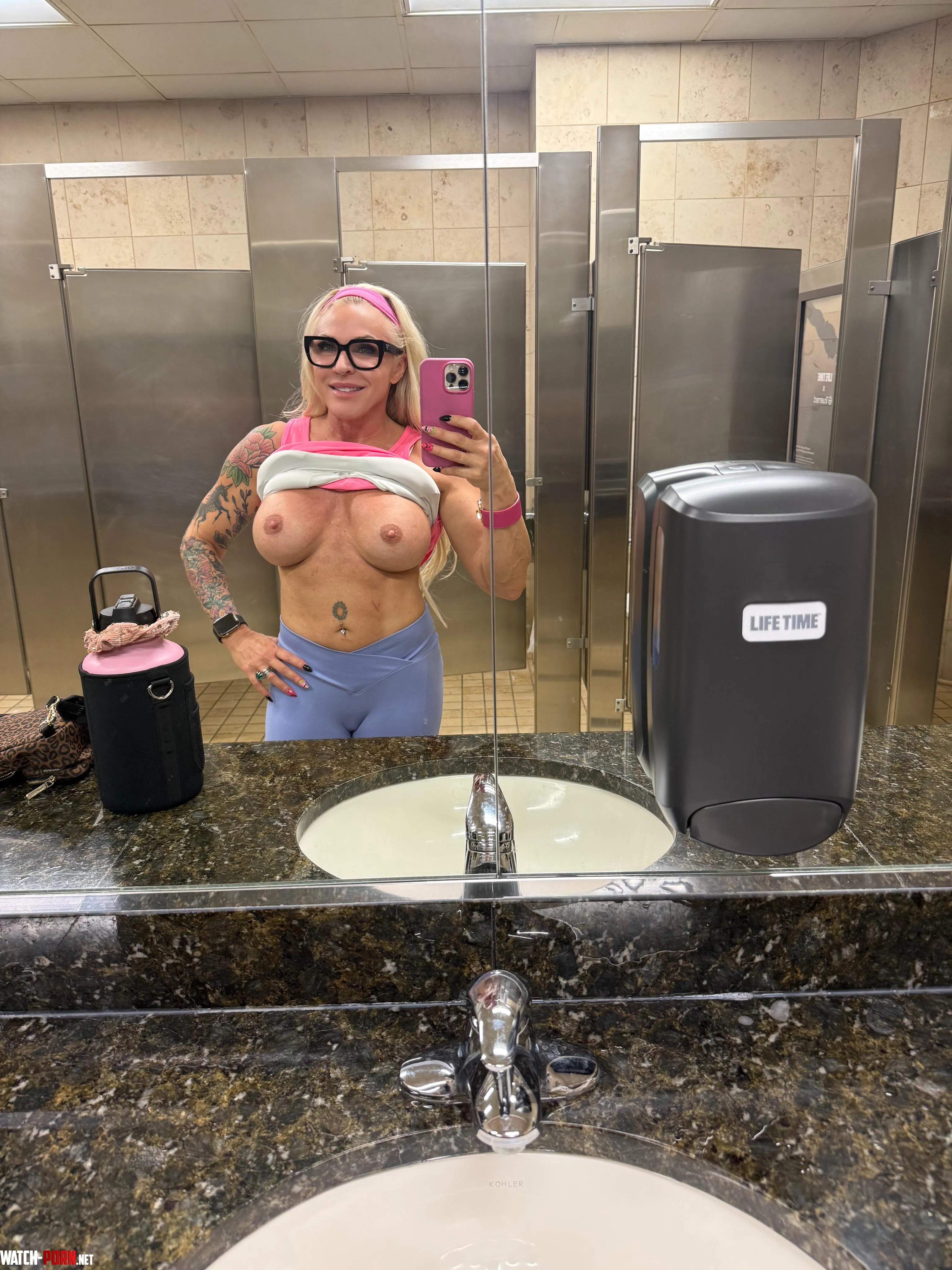 smash or pass mommy's hard body? by Missscarlettdeville