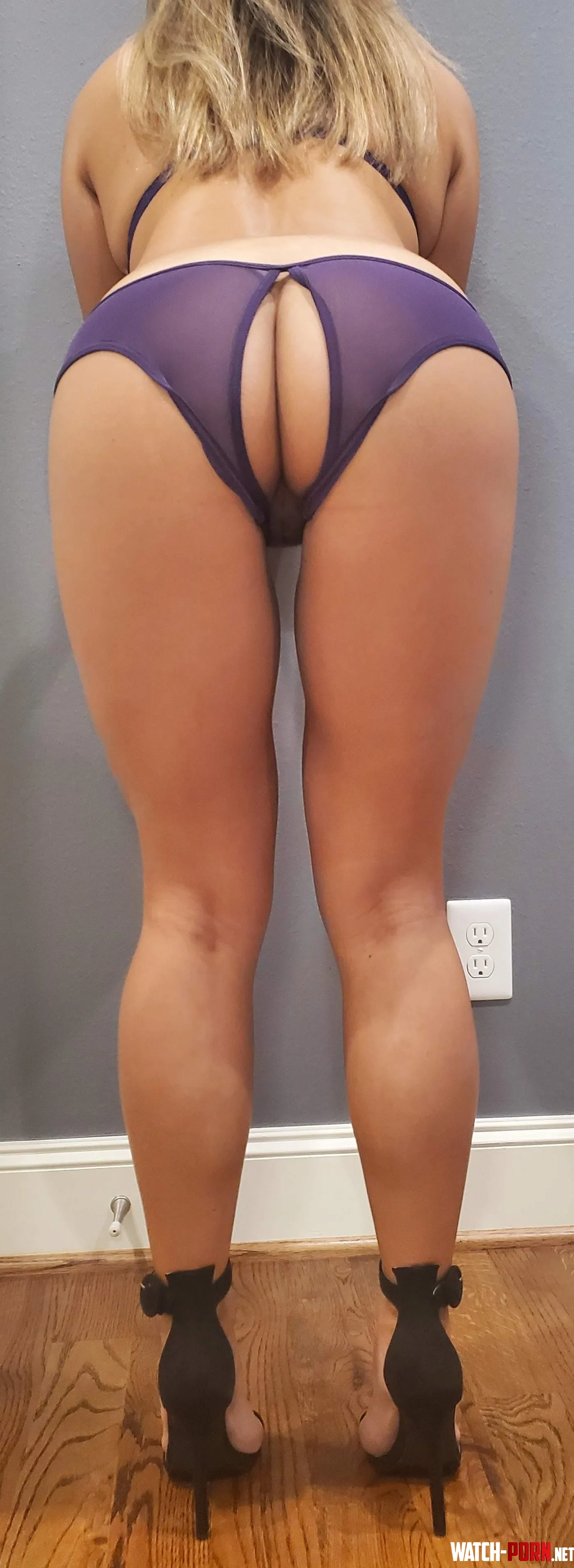 A fun little outfit showing off my legs by queen-elektra