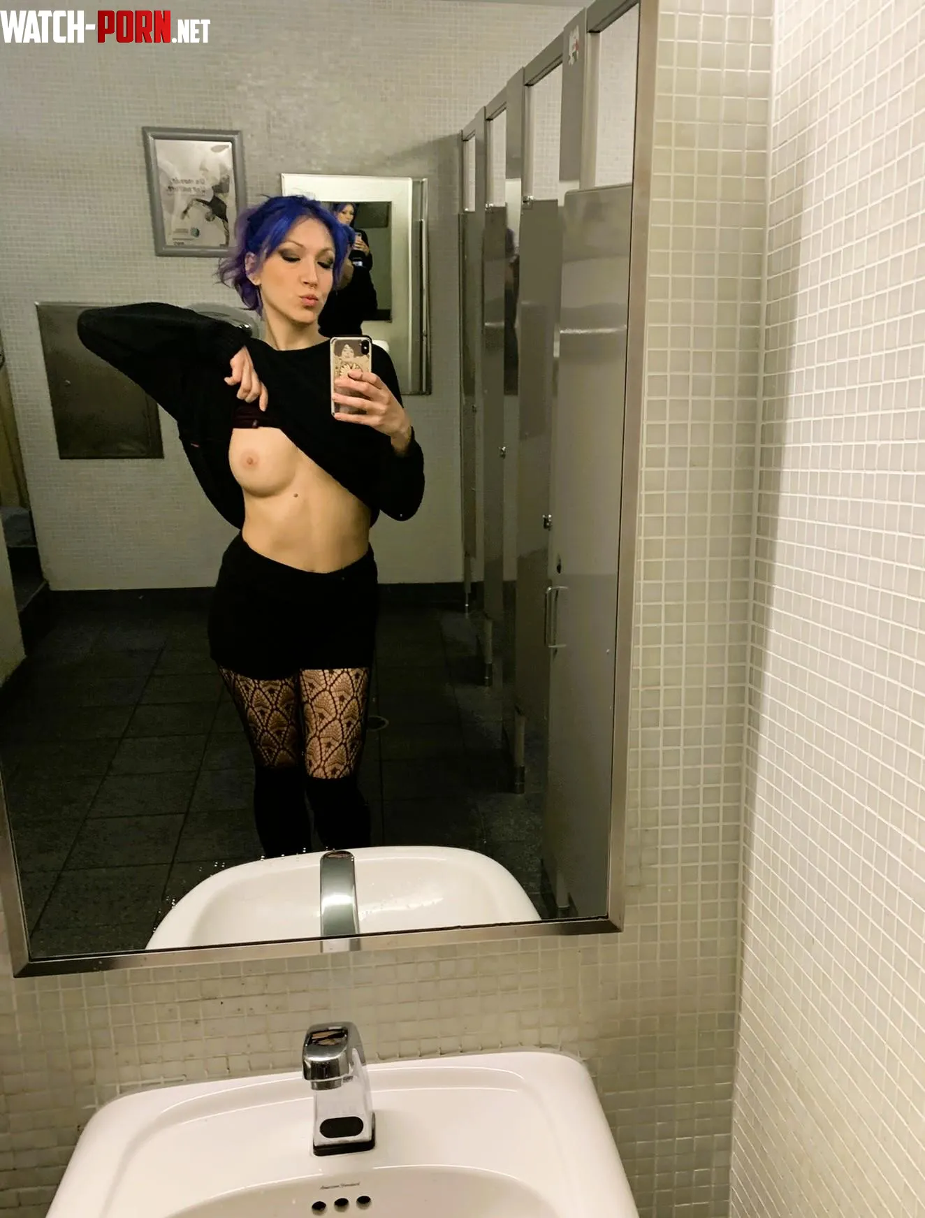 Stay up late on a school night. 😉 by billyporcelaine