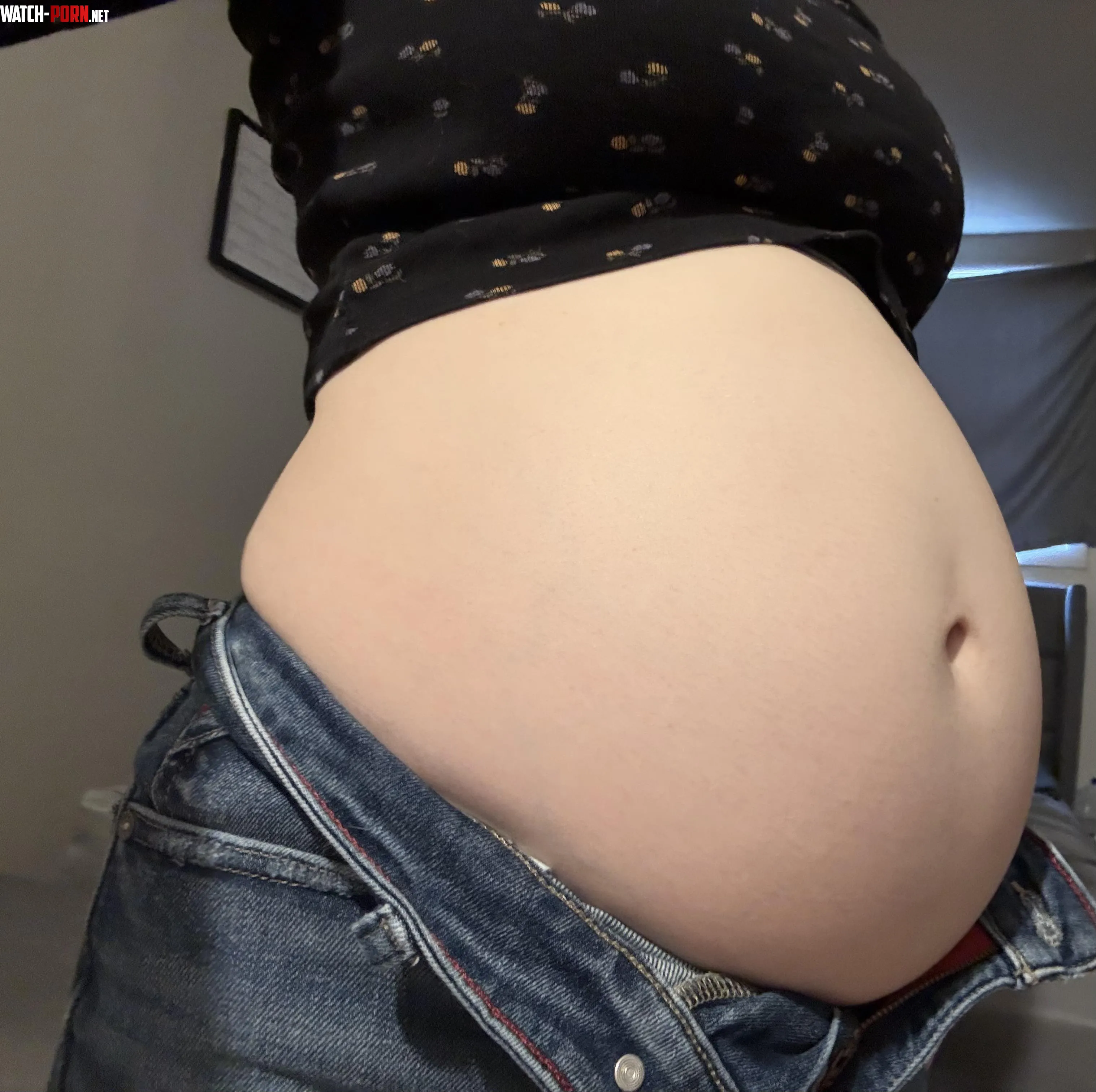 28 weeks and my jeans won’t button👀 by scarjade04