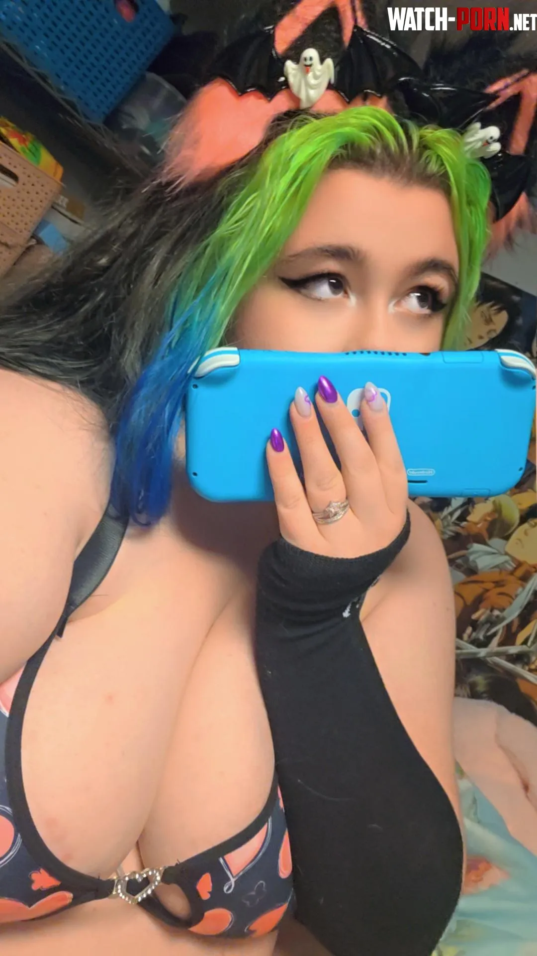 Master, I can only stay occupied for so longggg! by crazy_-iwascrazyonce