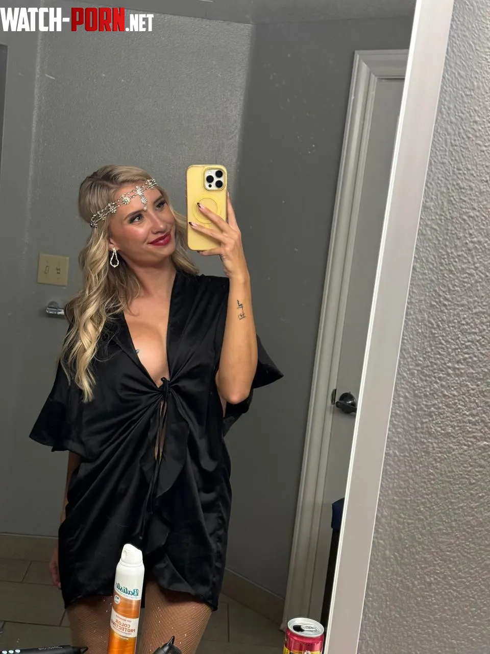 If no one's sent you nudes today, would you want mine? by aria_adams