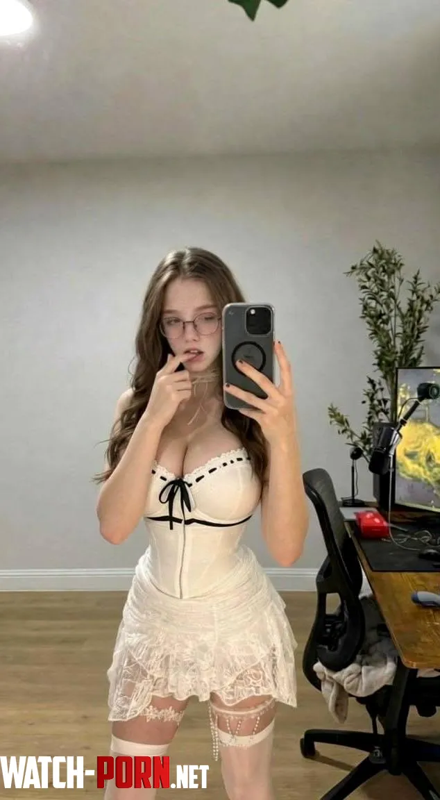 can I trust you with my secret🙈 by Luuthiel