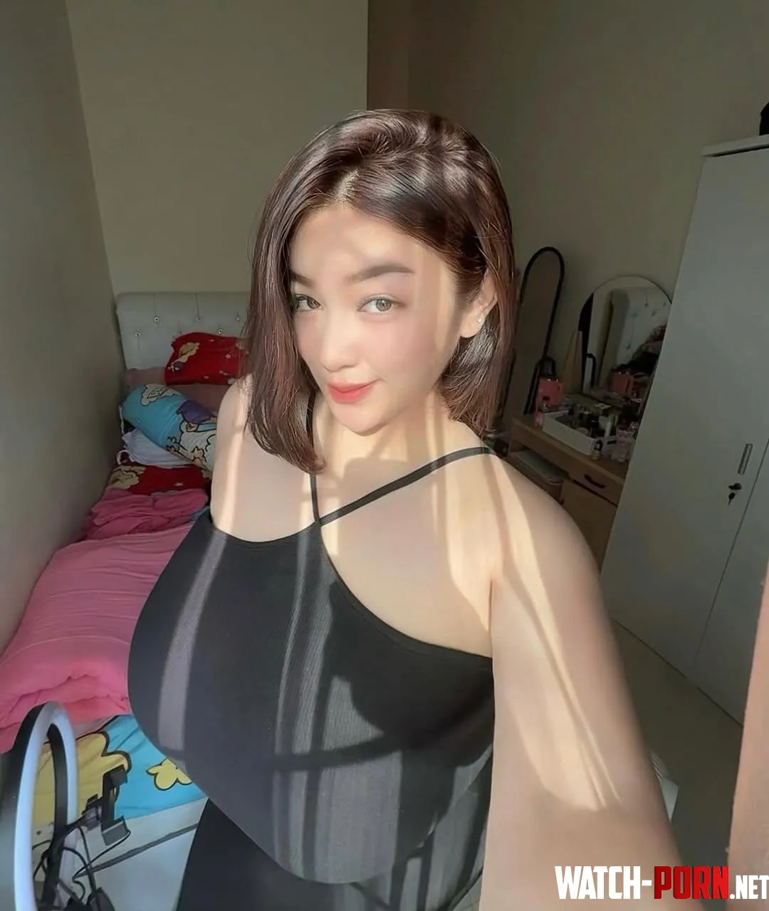 She can't hide it by ordinaryrndmshtguy