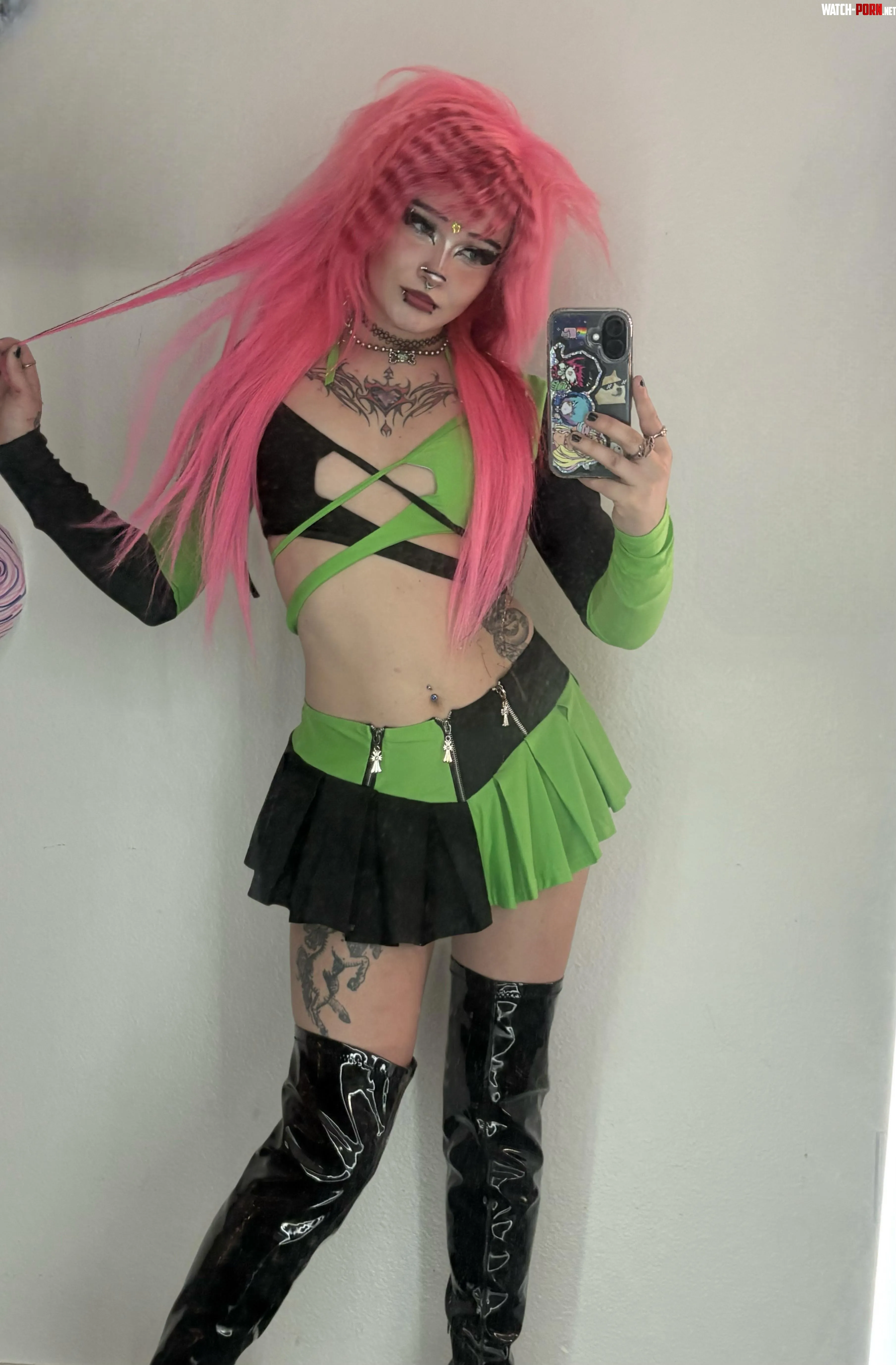 You look like you need scene girlfriend by _ScarletTwinkle