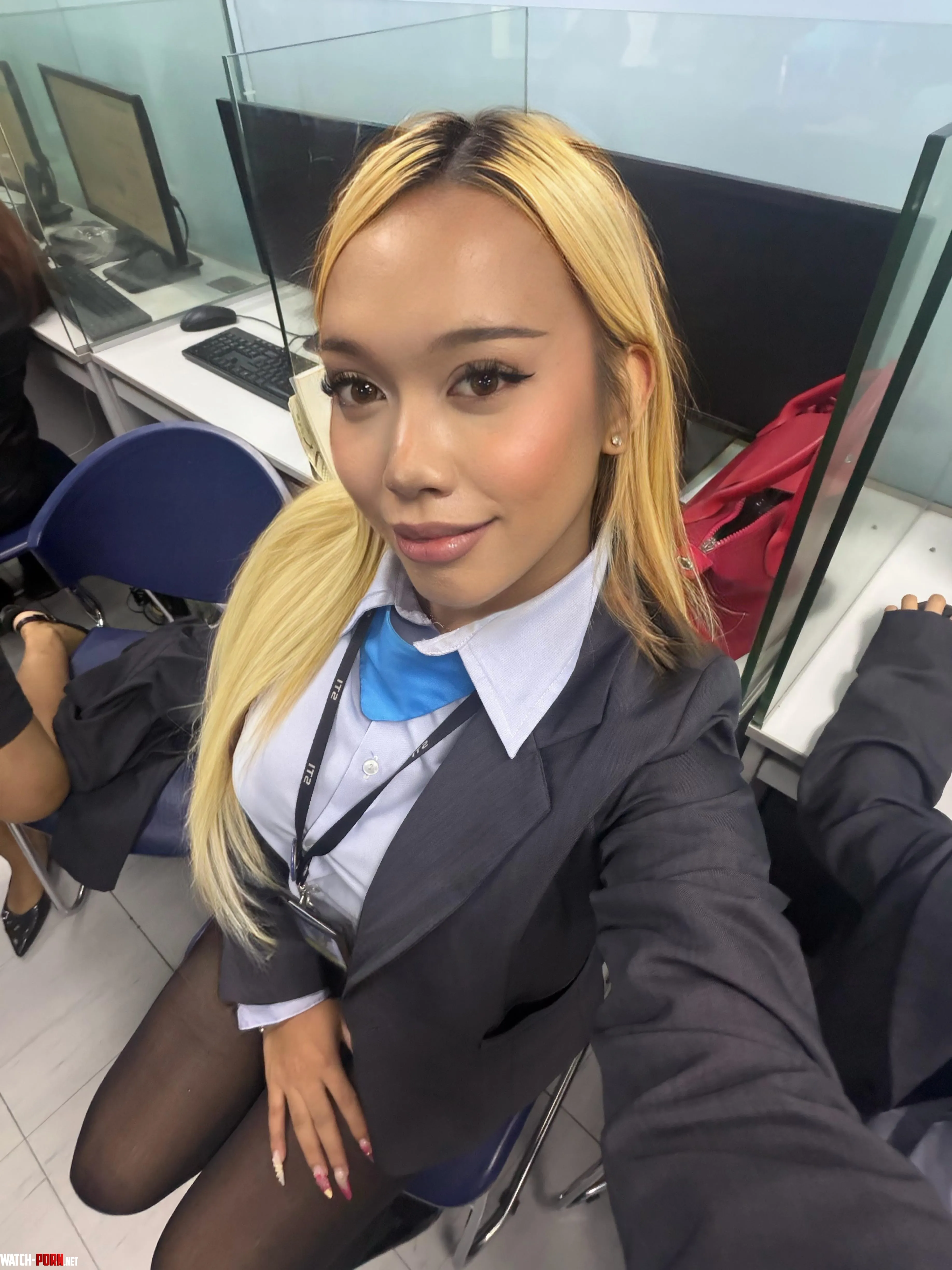 who wants to smell my stockings after class ? 🤪 by Inevitable_Pizza5903