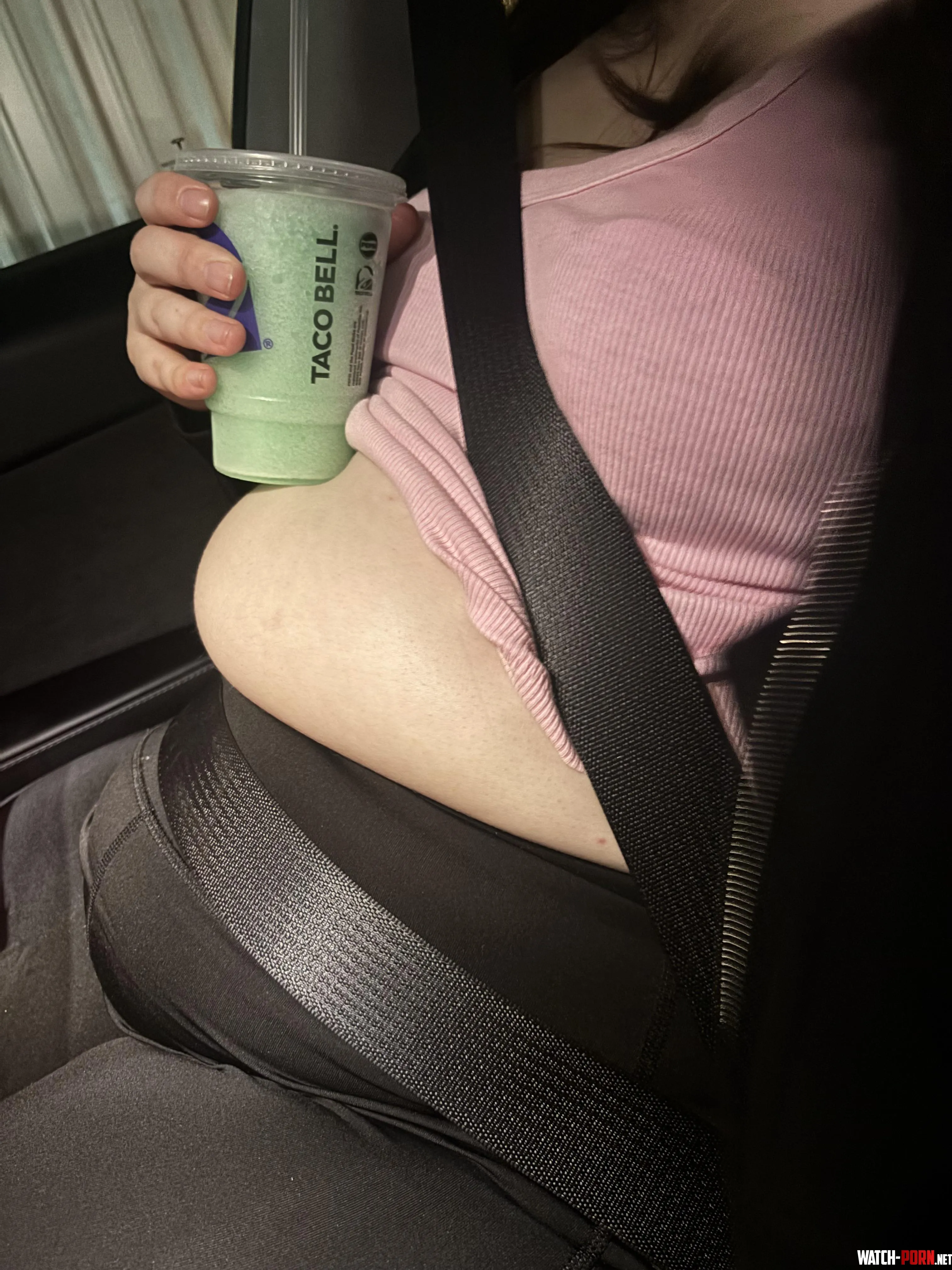 Belly can’t be contained by cutielapin