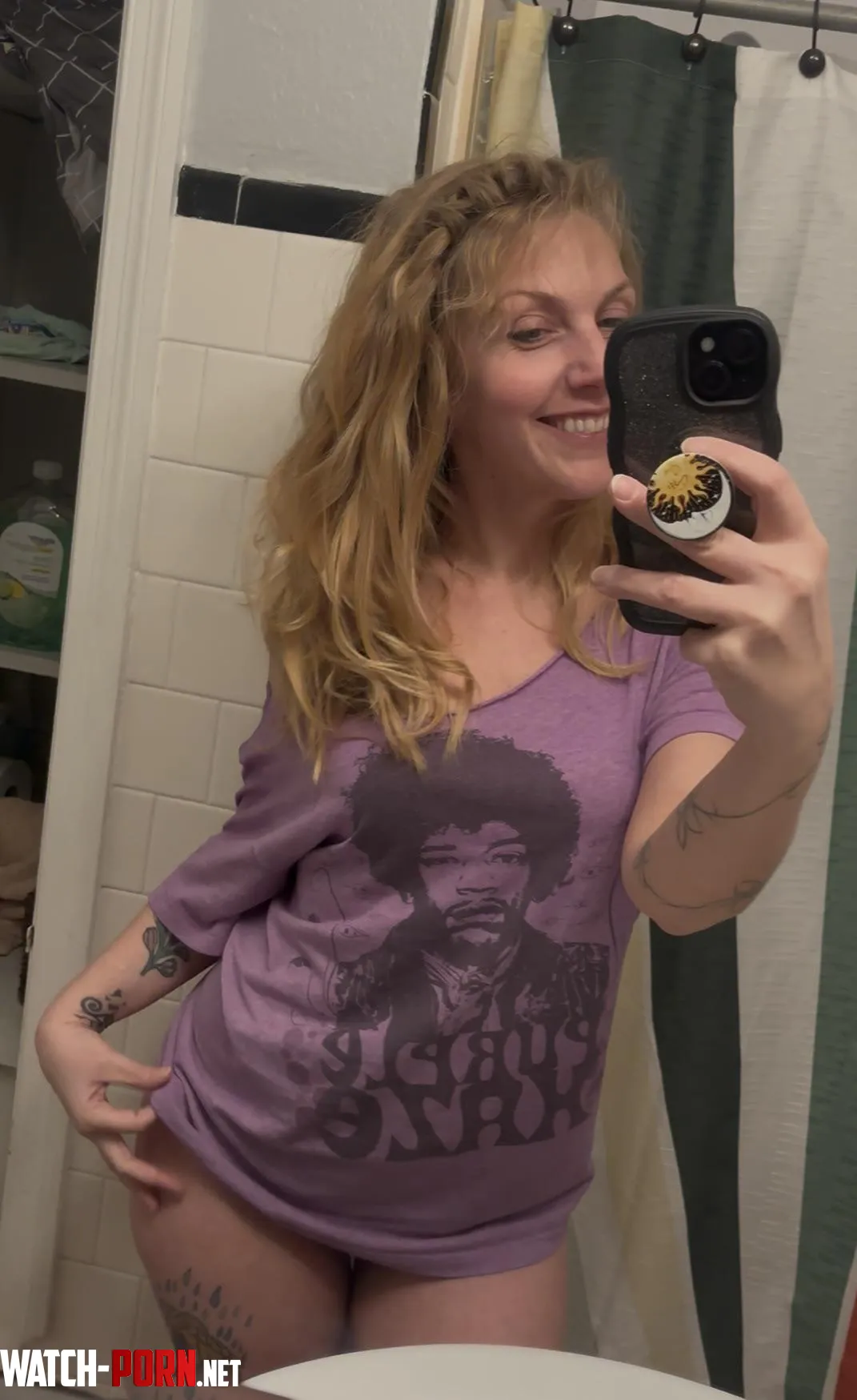 A classic mirror selfie for ya by NoraVines