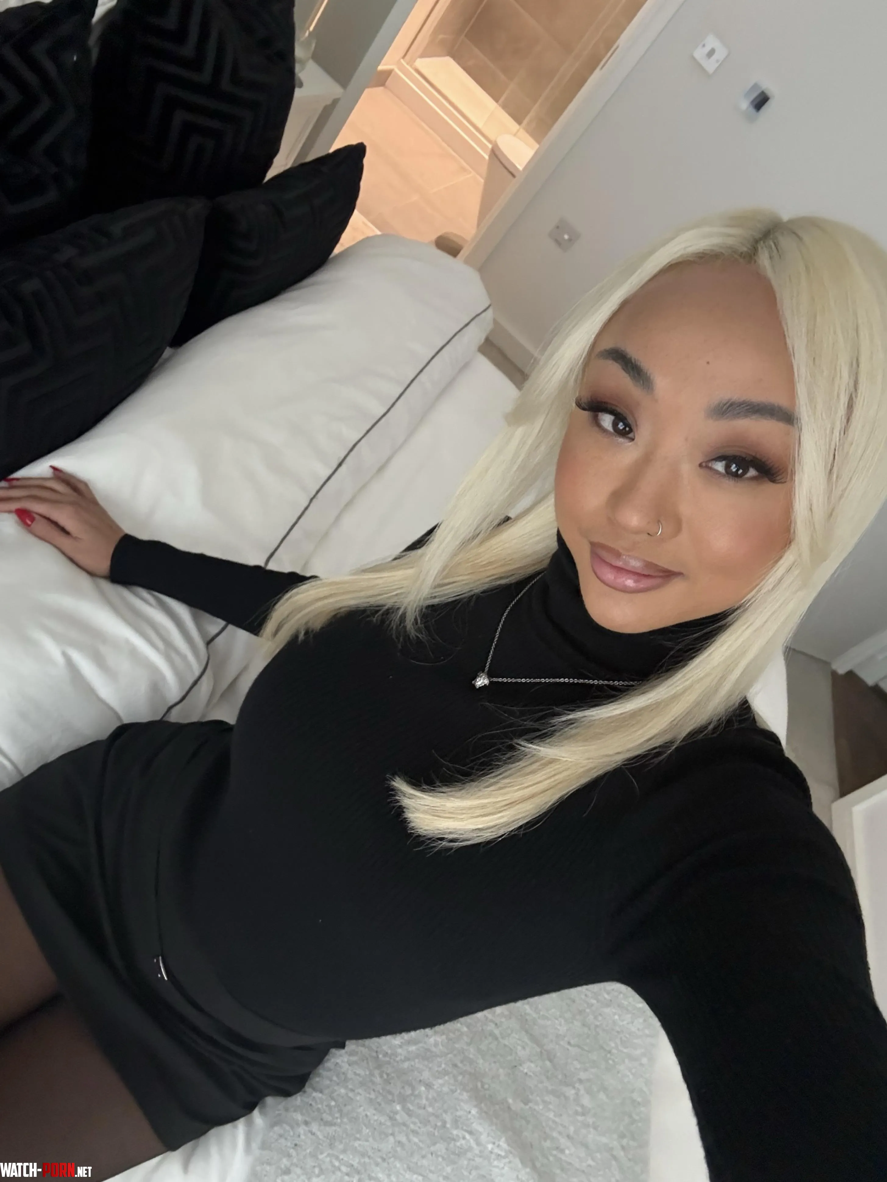 Hi 🤍 by annabellsociety