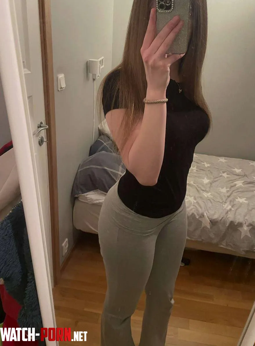 Kommer du och myser med mig ikväll?? by Realistic_Fruit_7152