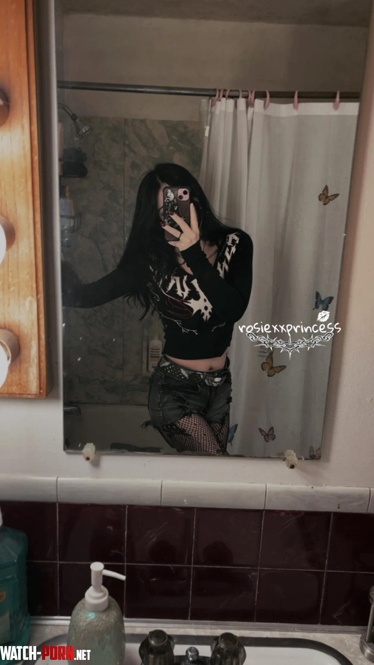 i love long sleeve cropped tops by Awkward_Soil_46