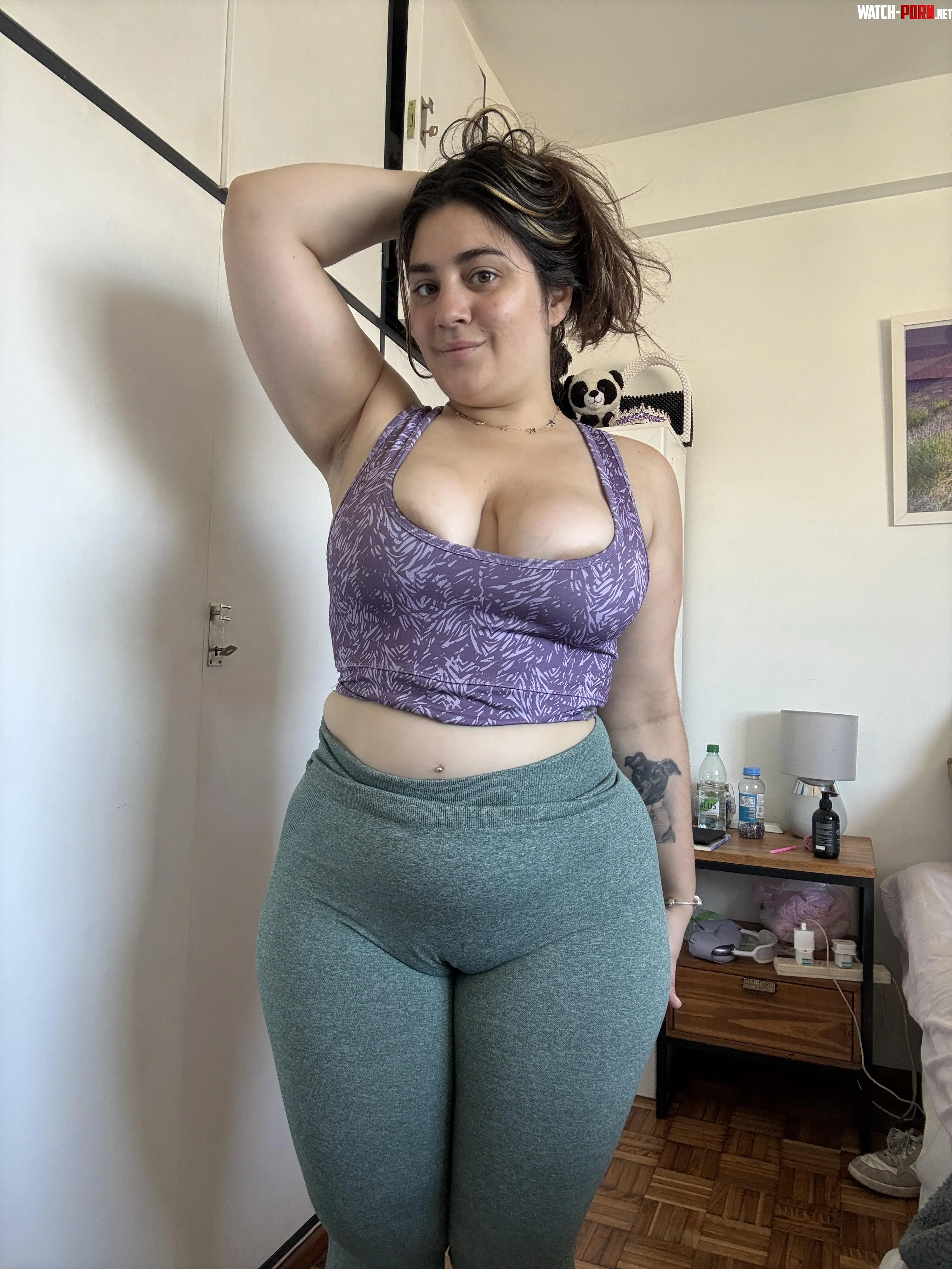 Wearing yoga pants makes guys smile more often by heymeggie
