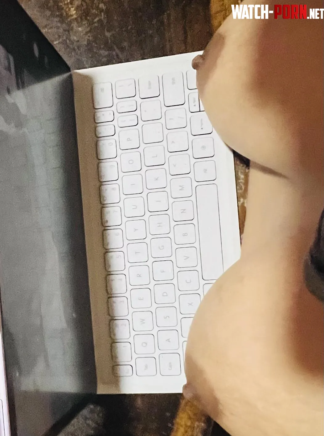 Boobrest instead o[f] armrest by visciouschunk