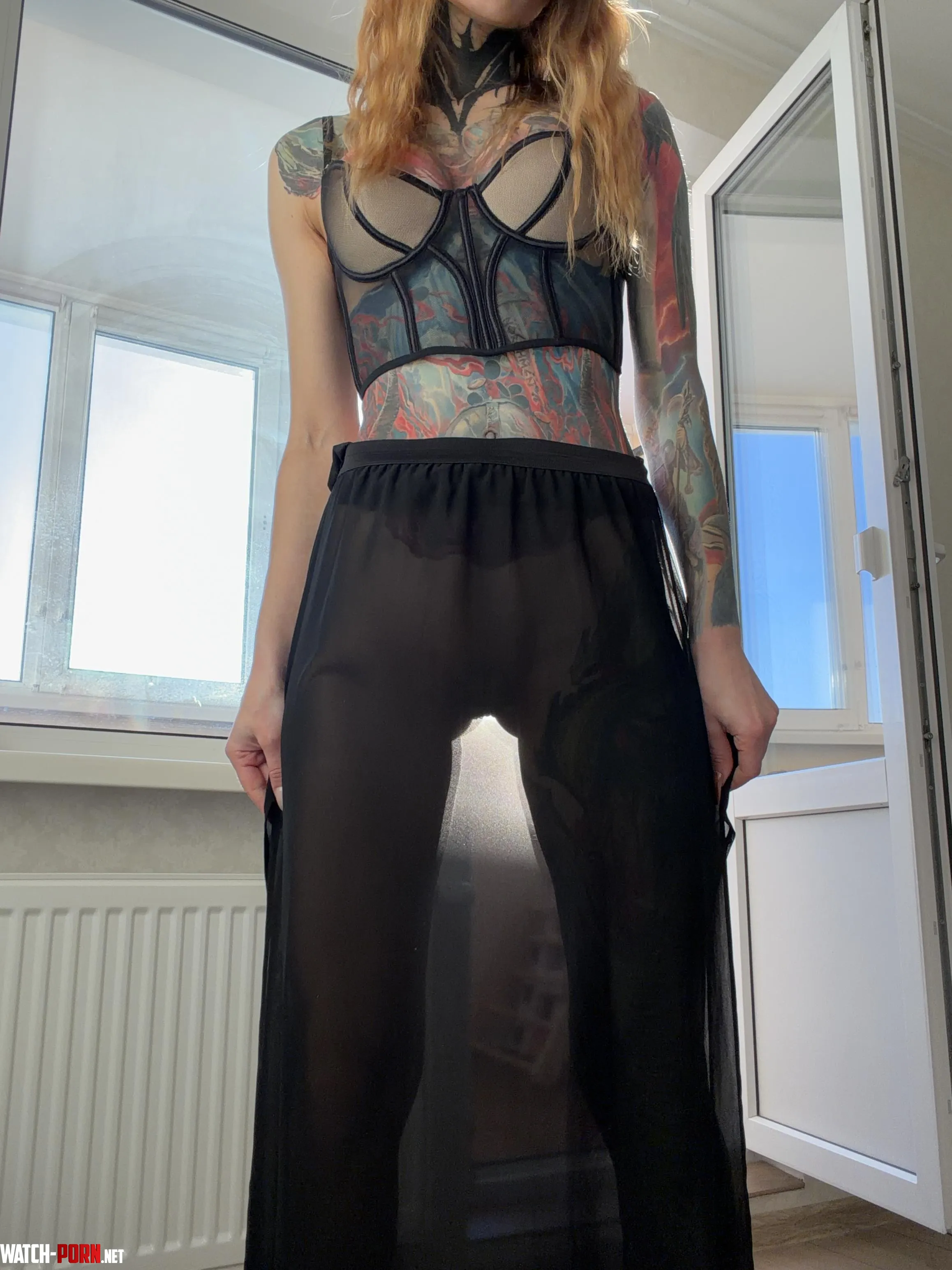 The sun is flirting with me by NiraHollow