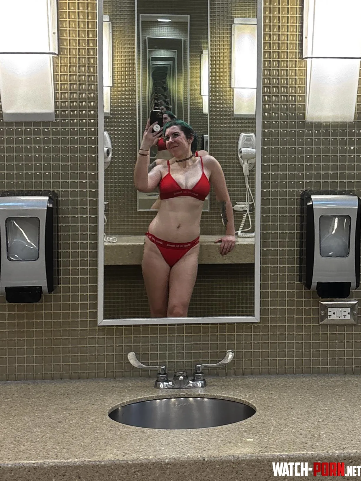 Tease from the mirror by sirenskiss3