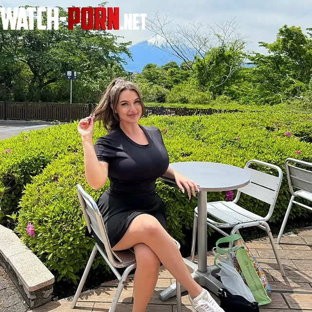 Voluptuous by bblover44