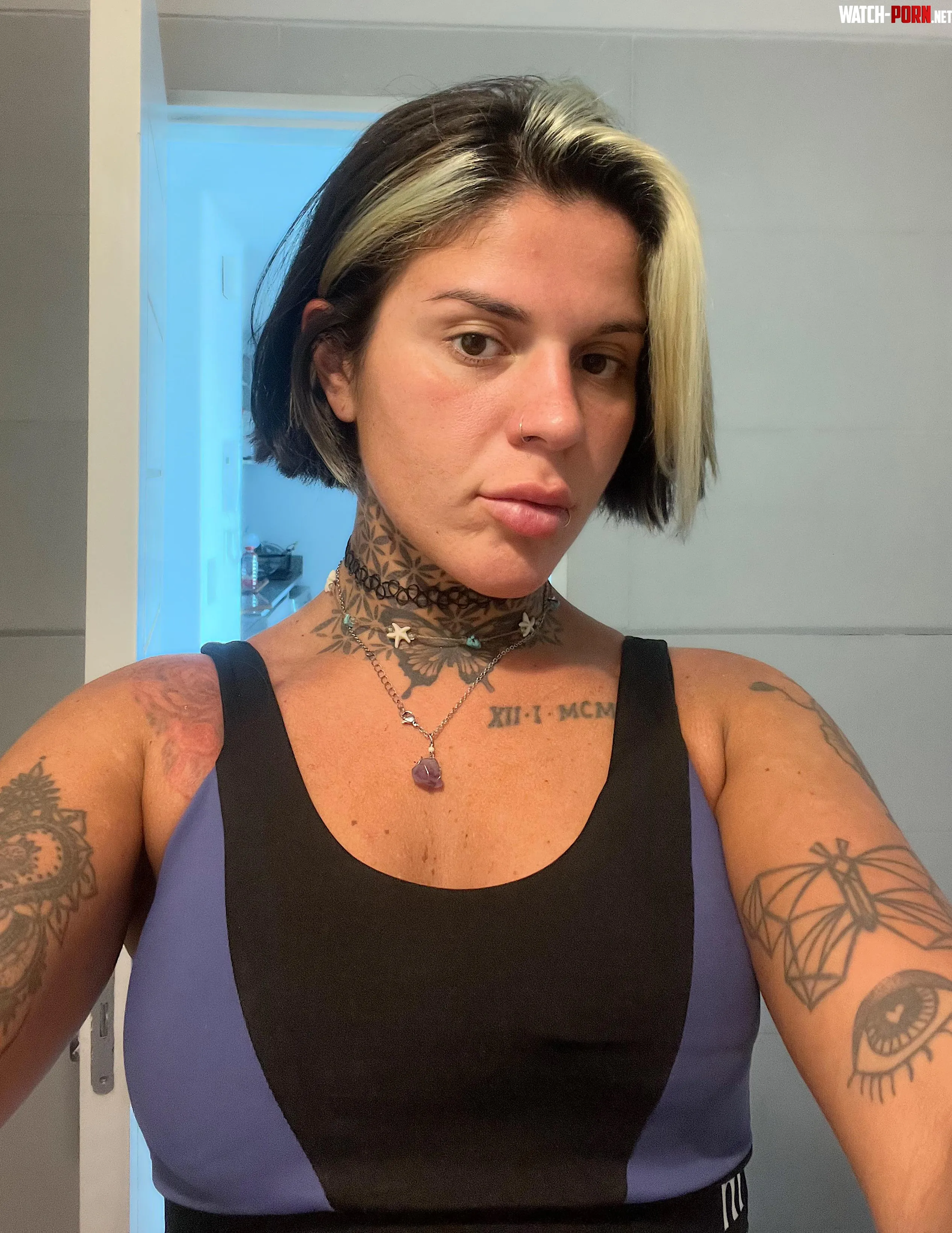 New haircut, adjust the scissors haha by girlytattoo