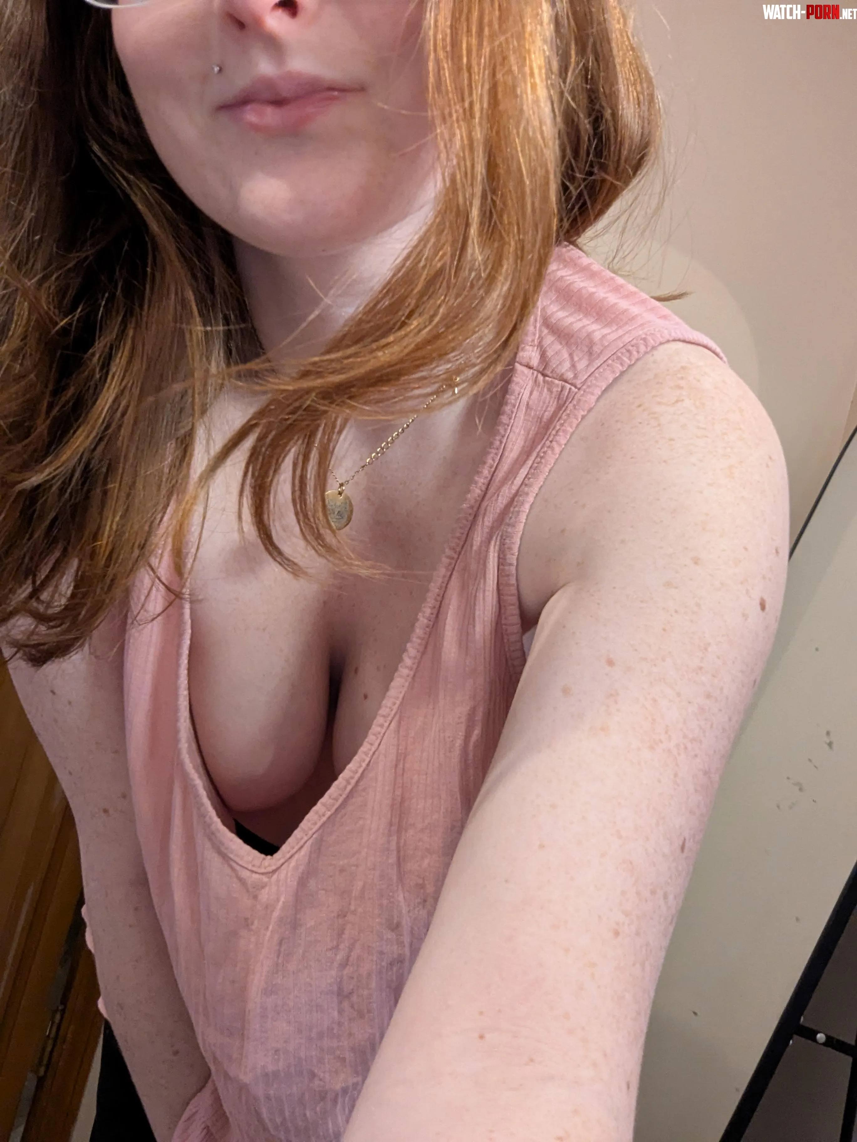 My hair looks pretty and red today ;) by SweetRedRuby_