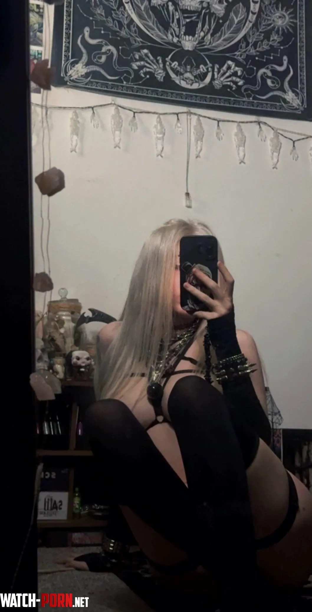 Take off my clothes so you can worship my body by LivingDeadGothh