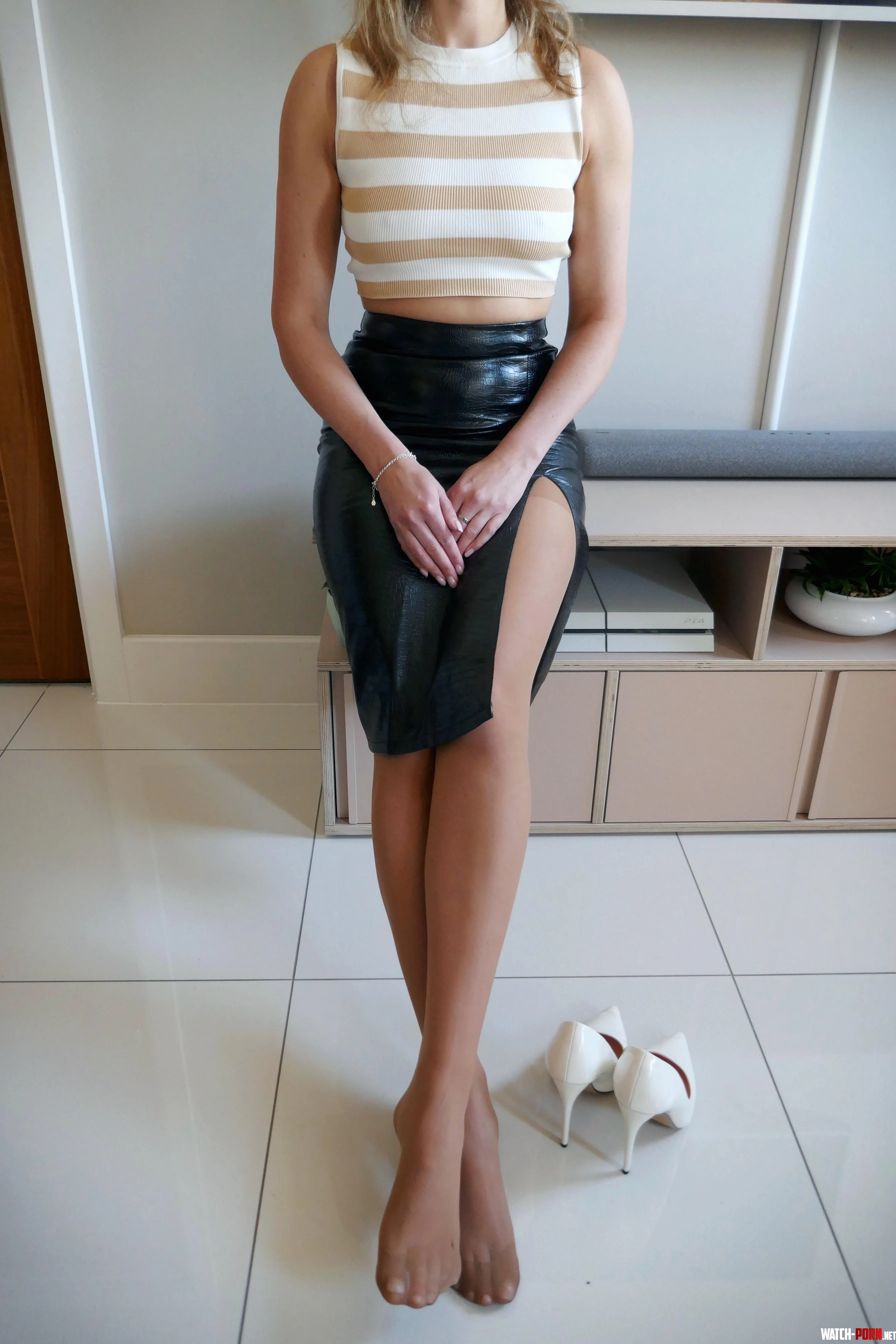 Pantyhose seduction is all about the tease… x by the_soles_next_door