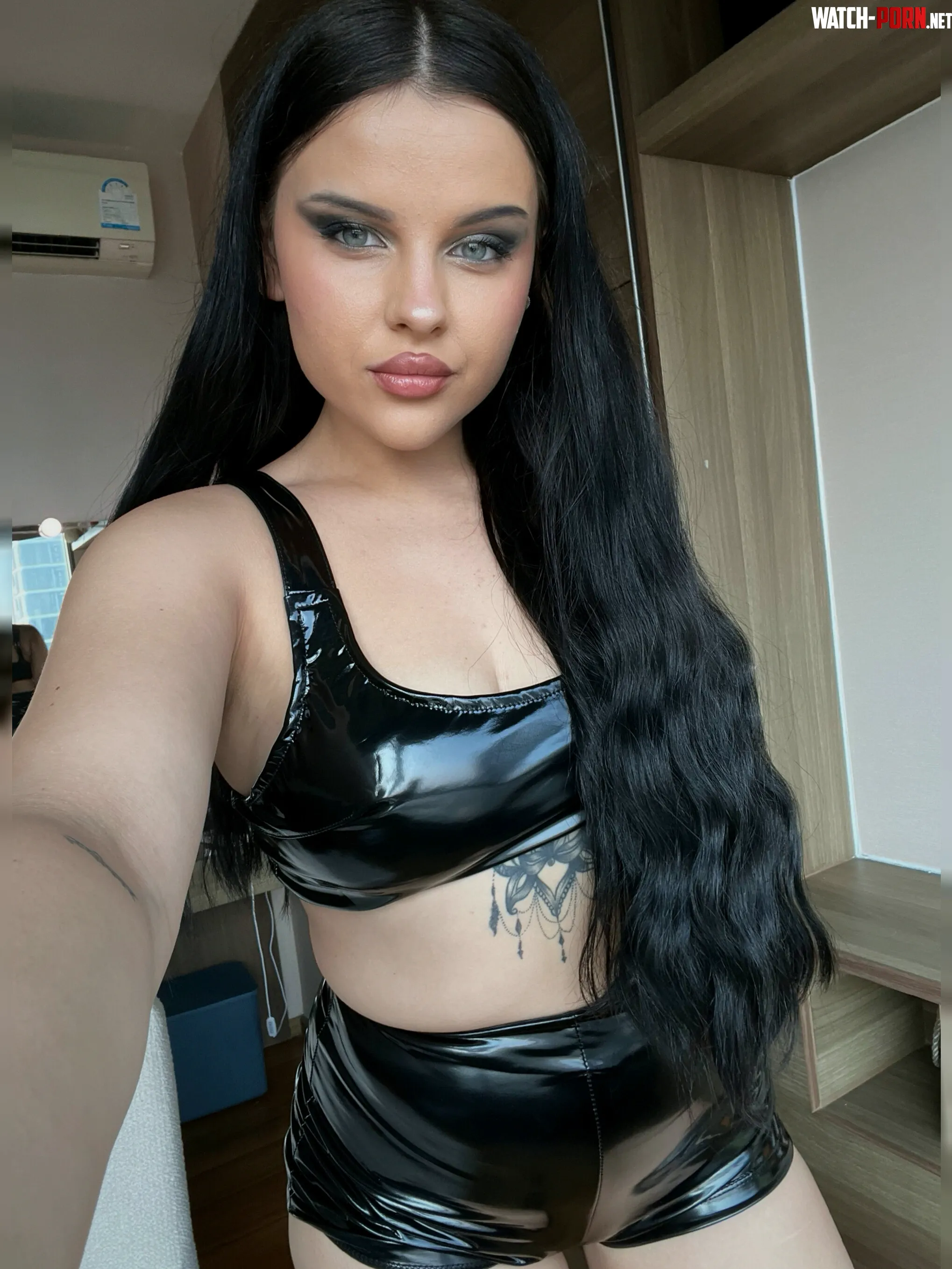 hey you wanna feel my tight curves up close by MontanaShinx