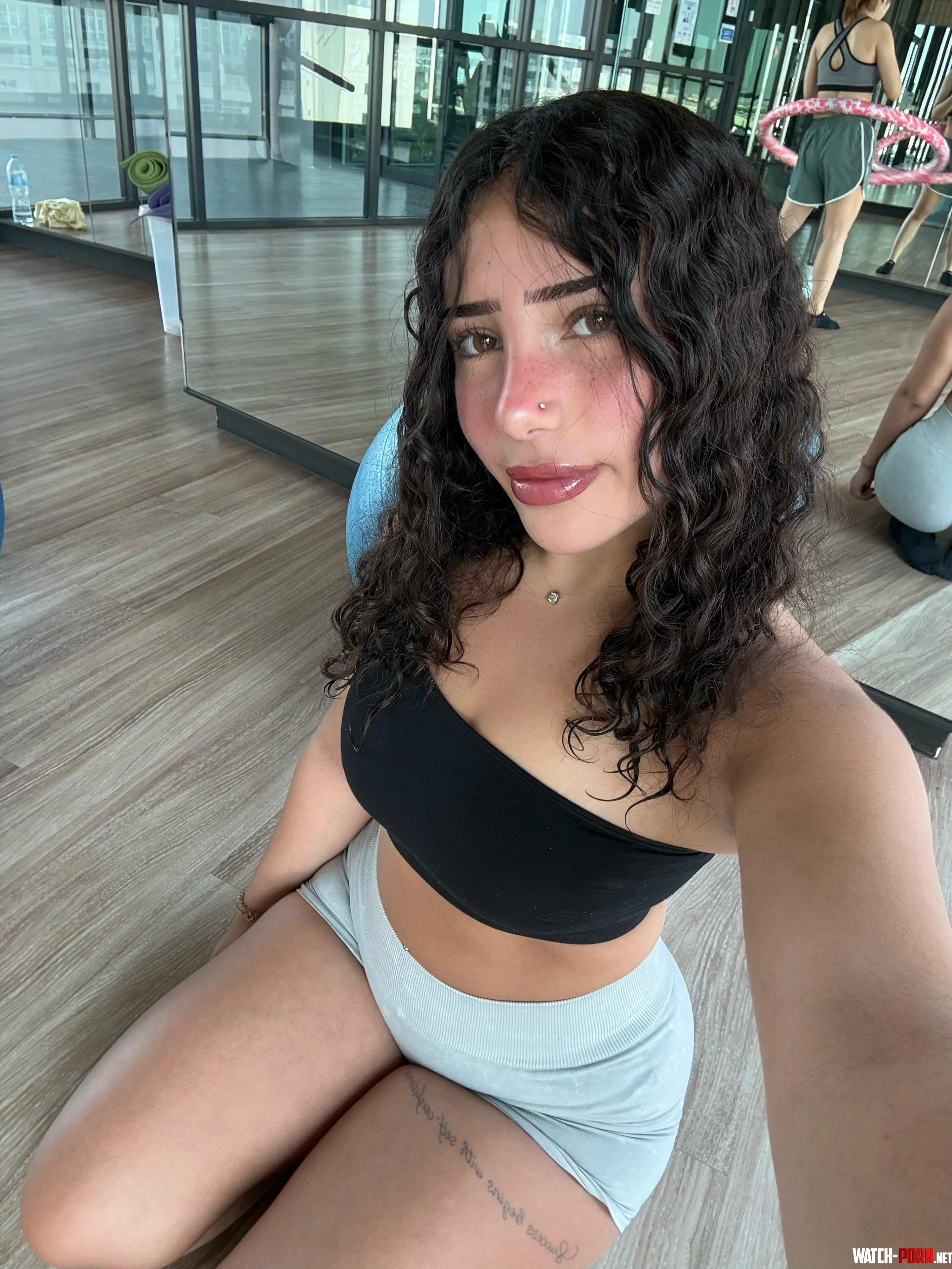 mid workout selfie by HoneyBllum