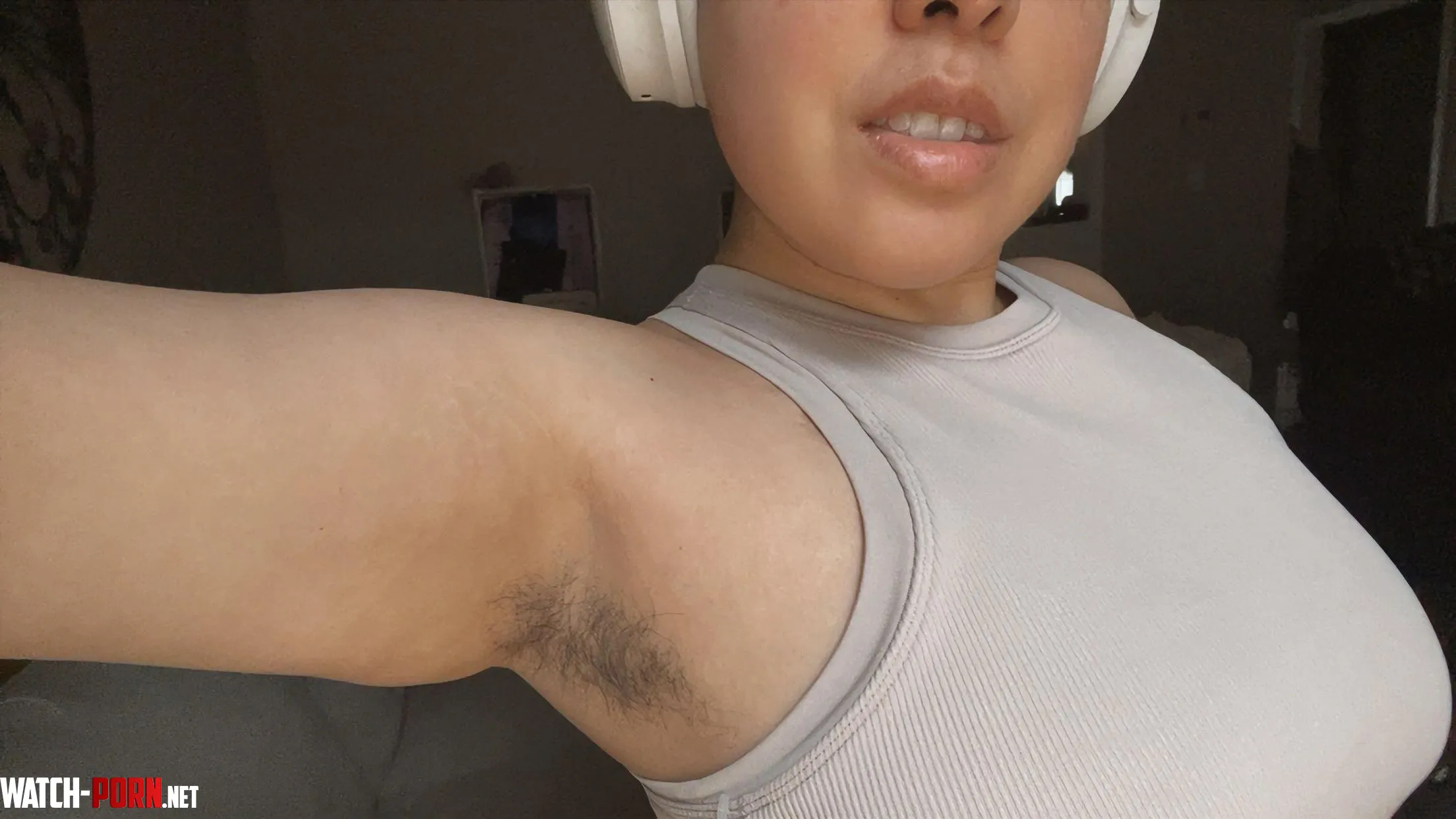 My musk is enough to arouse an erection by lolalovez23