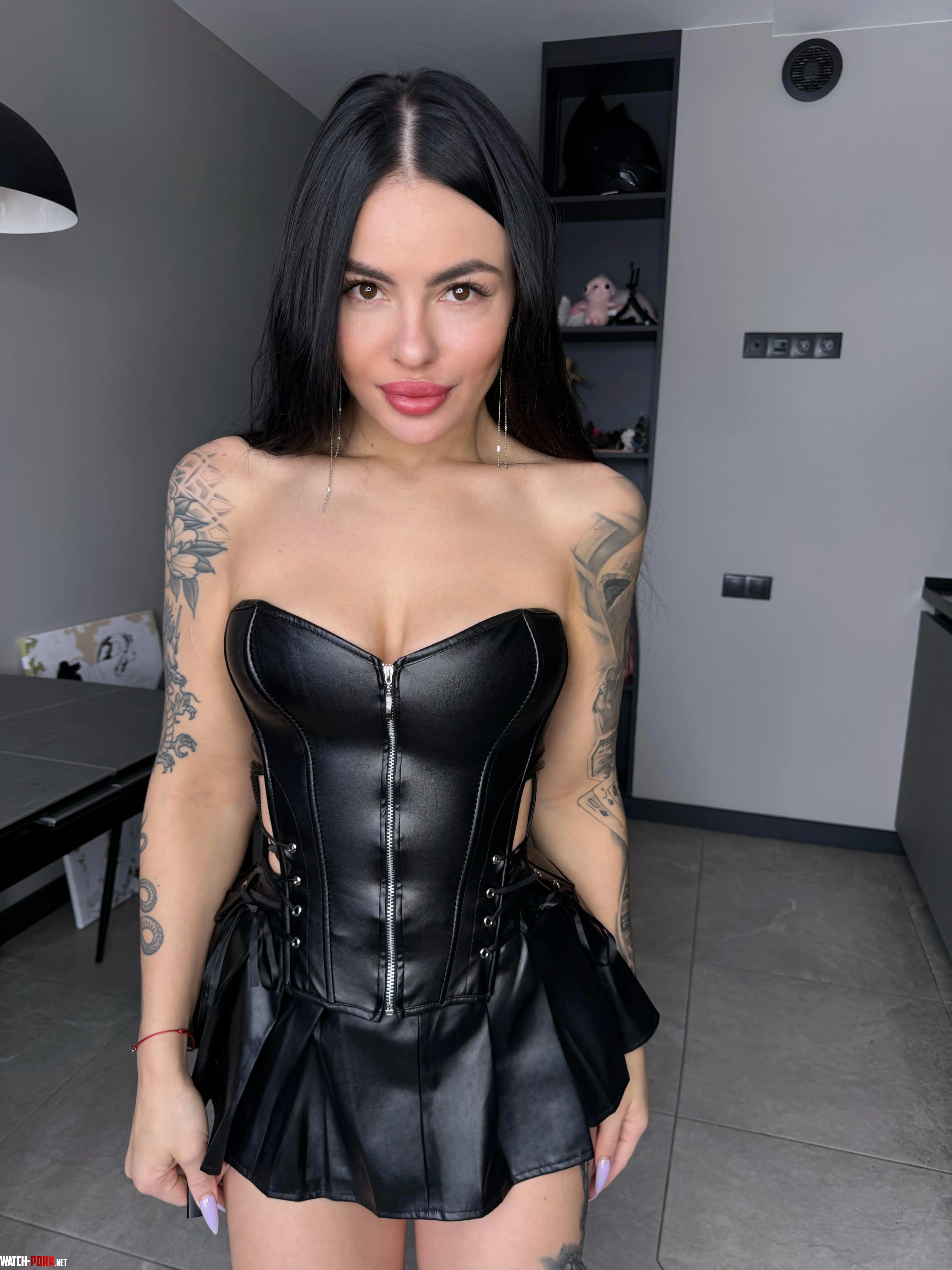 If something shines on me, it means it needs to be decorated with your cum, deal? by satin_treat