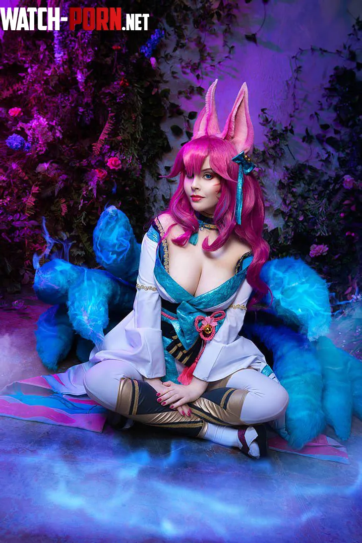 Ahri Amazing Cleavage (Helly Valentine) by Mxfyn