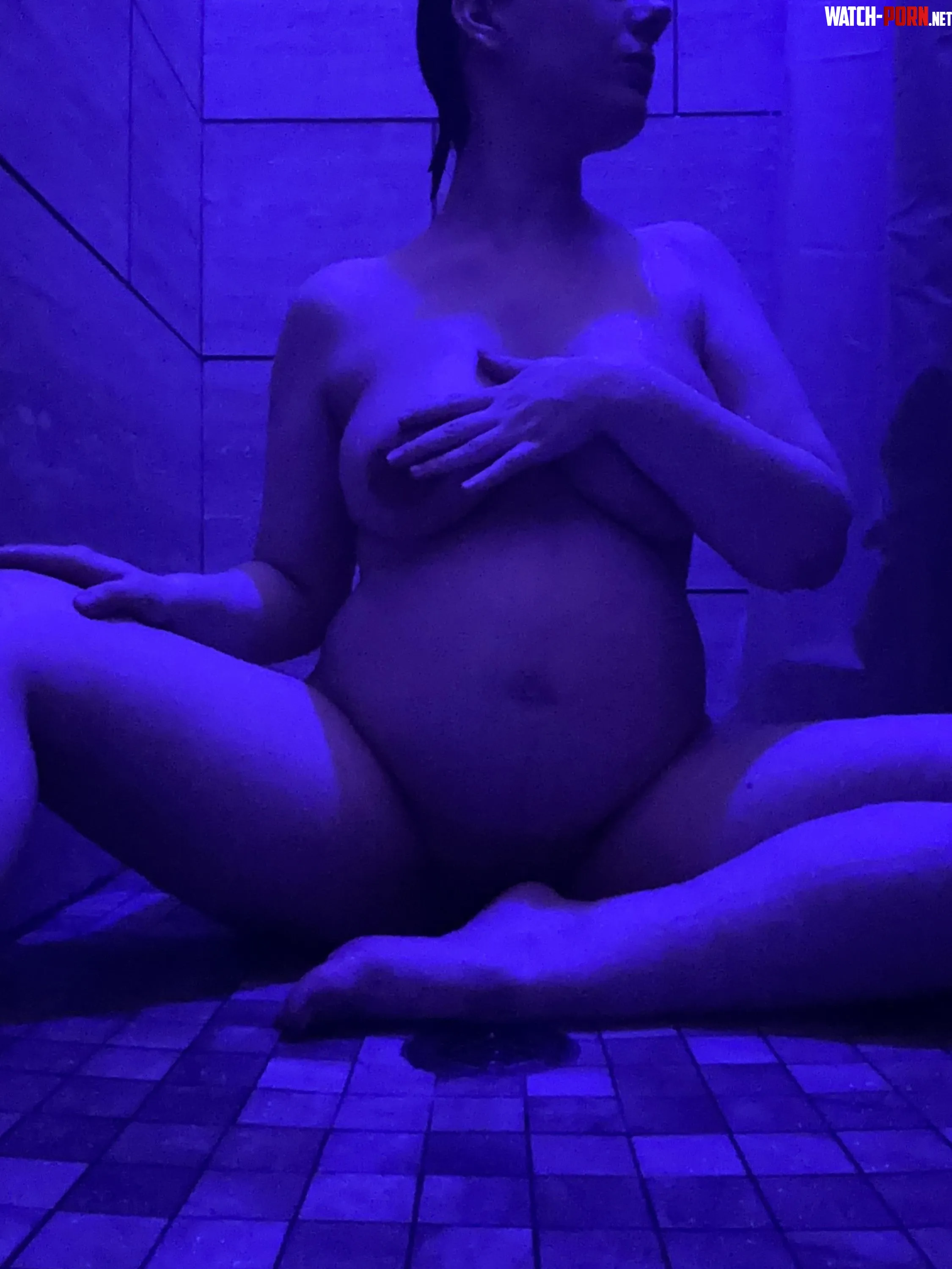 Some mood lighting 🔮 by mommyfaelie