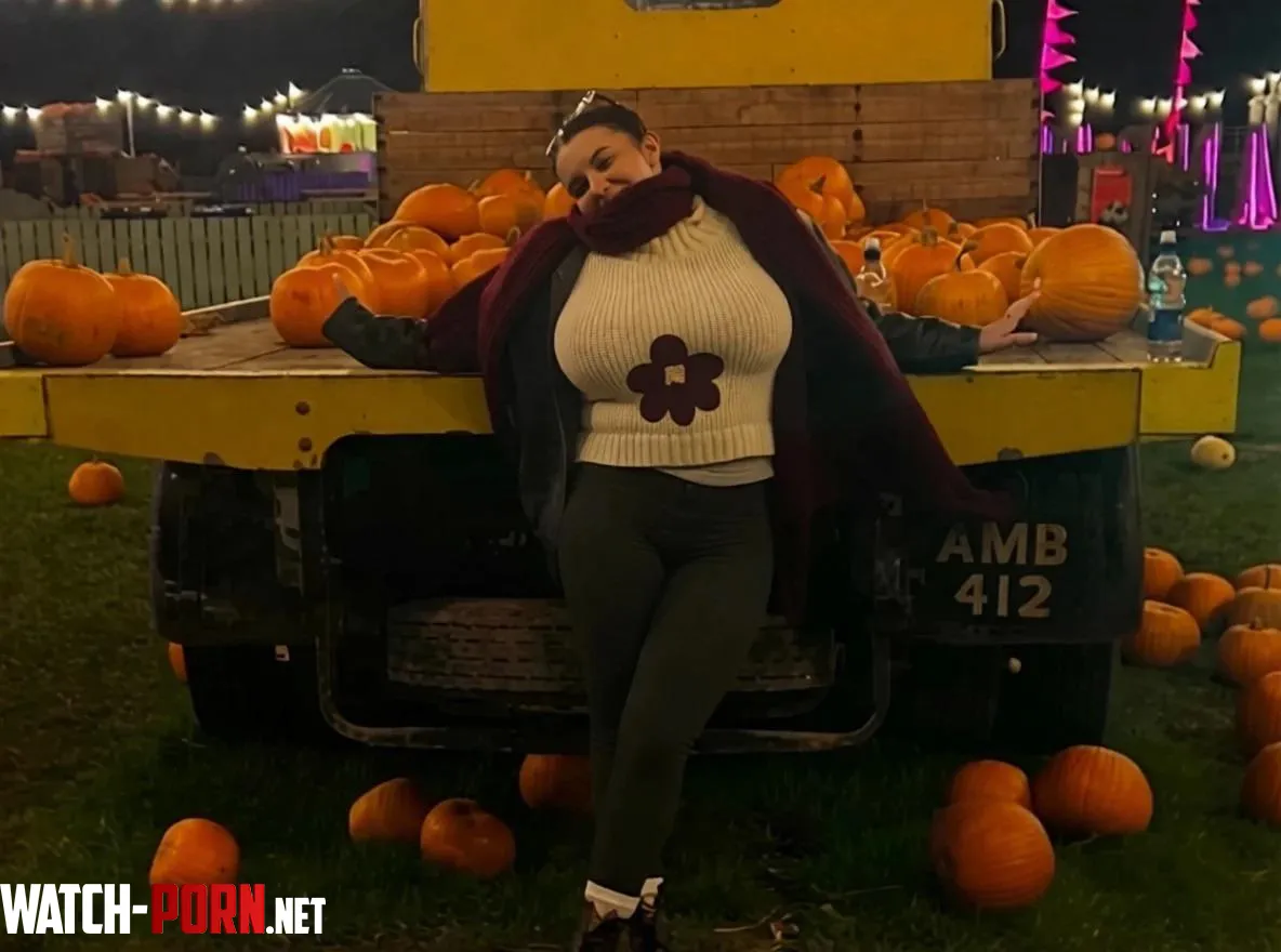 Huge pumpkins by Embarrassed_Pizza277