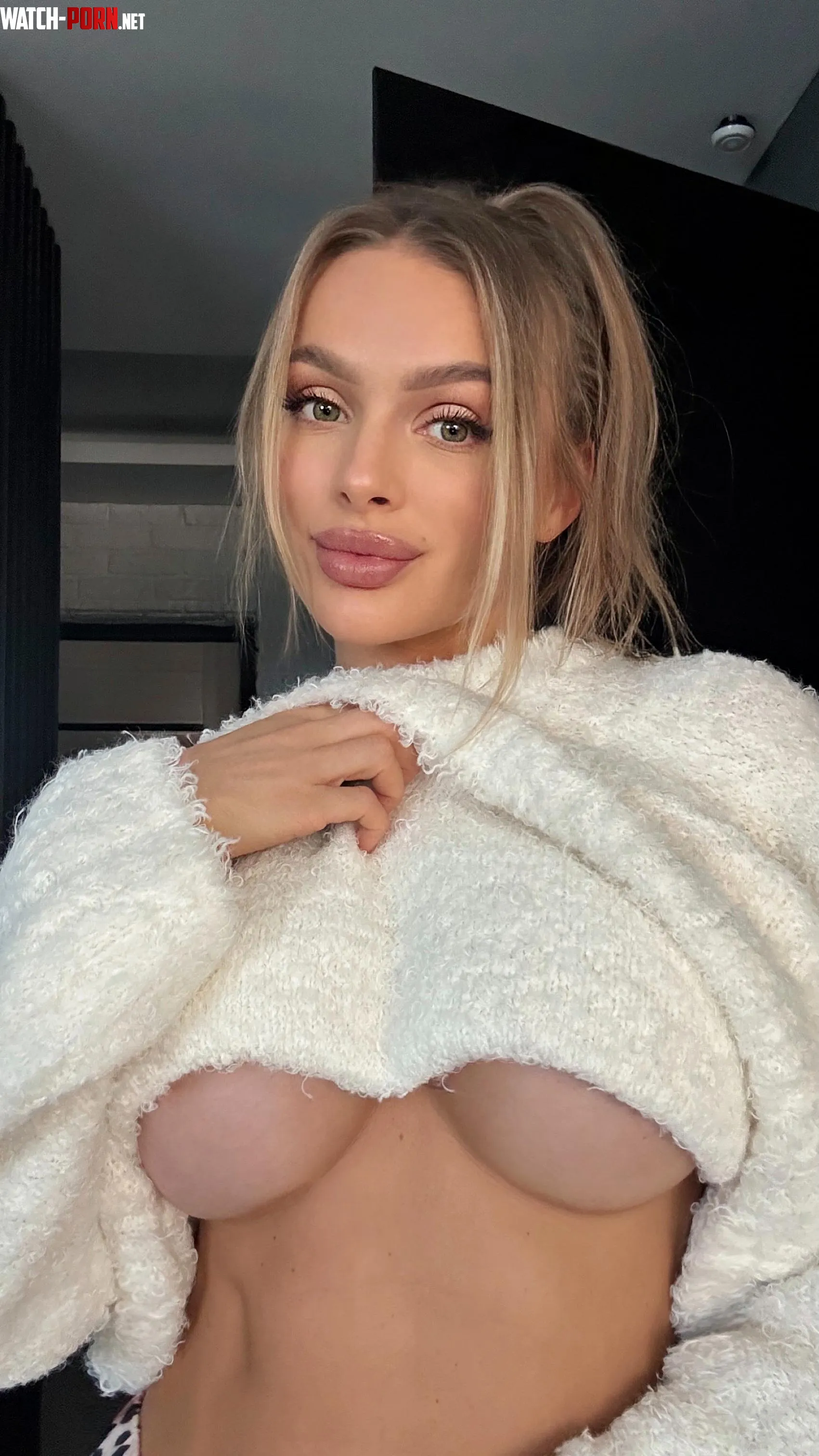 Underboob slipping out, whoops by KokomiStars