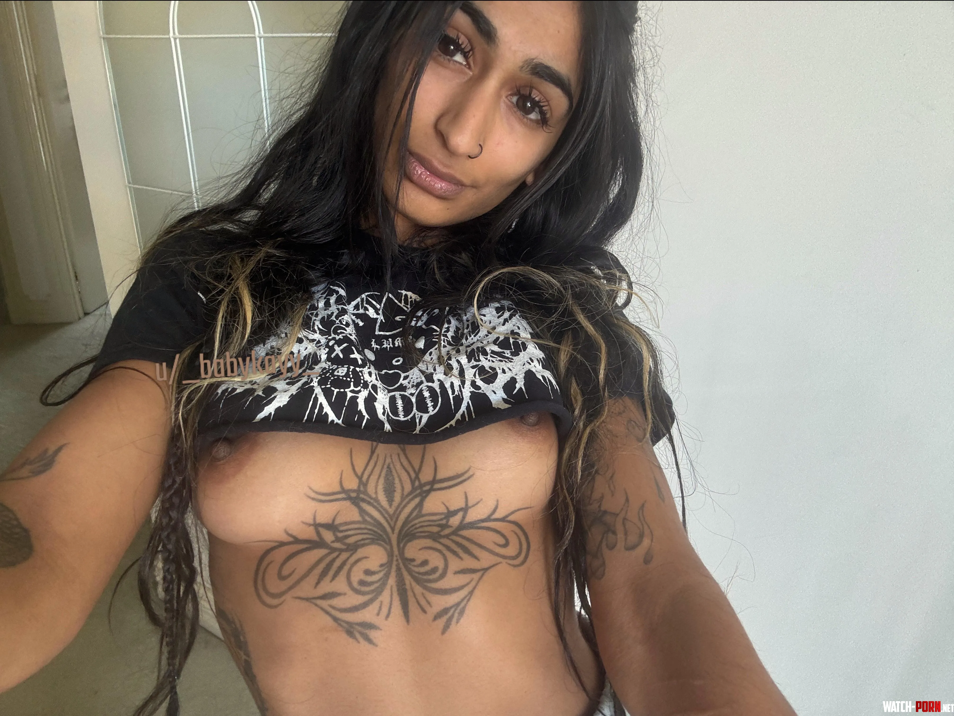 do we like super crop tops? by _babykayy_