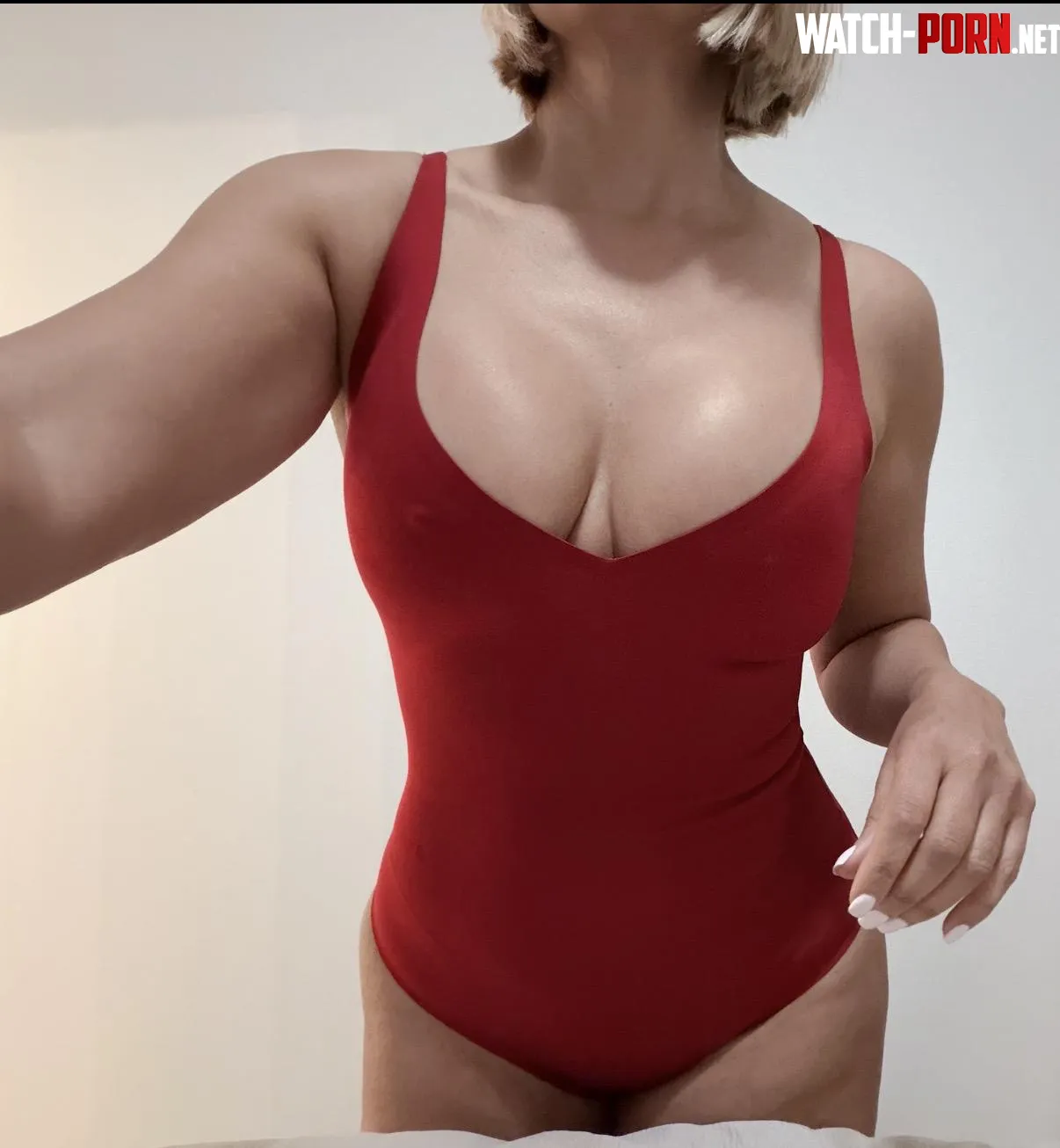 Red suits me, don't you think? by MissBeatrizX