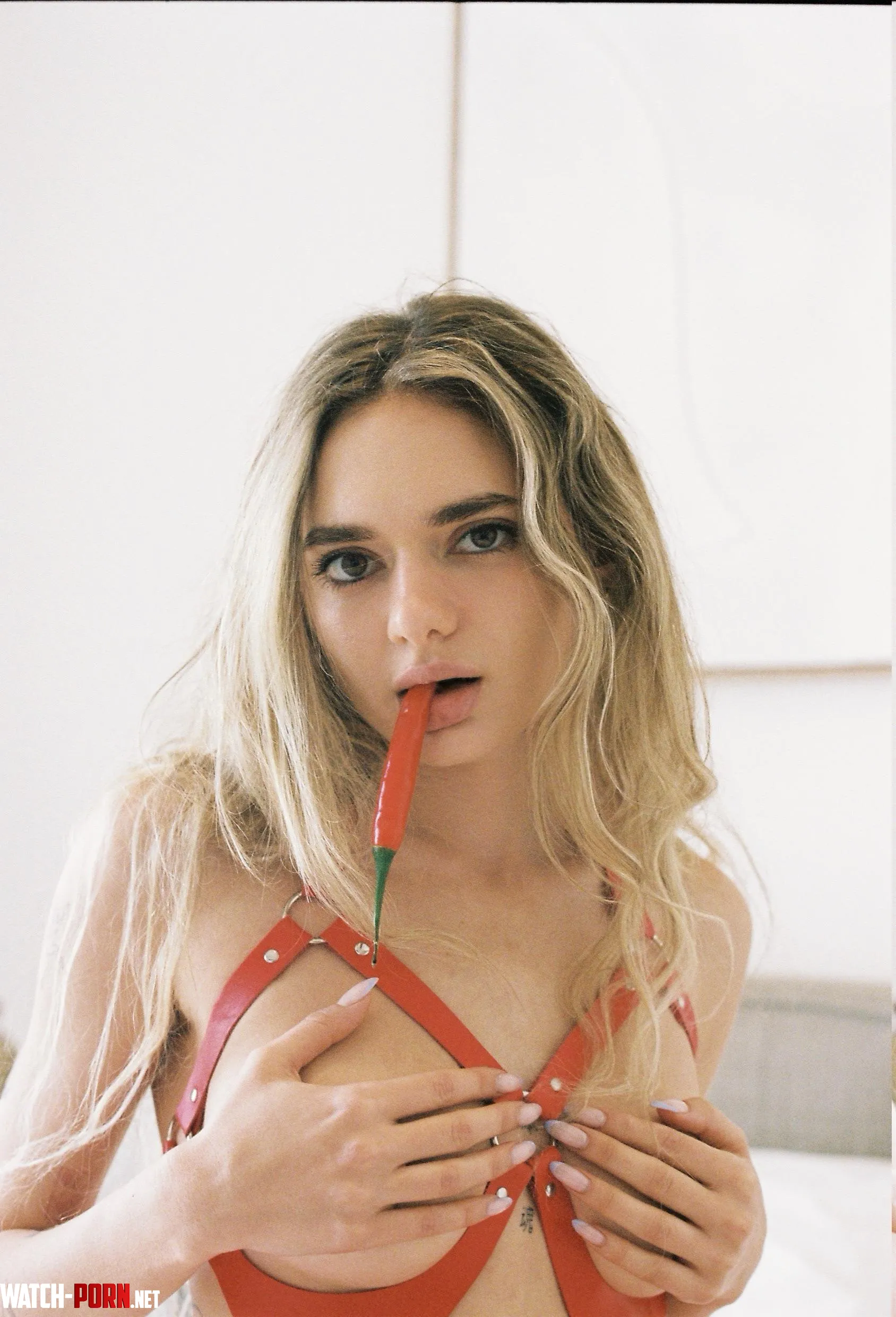 A hand full of fun by Lightkiss_official