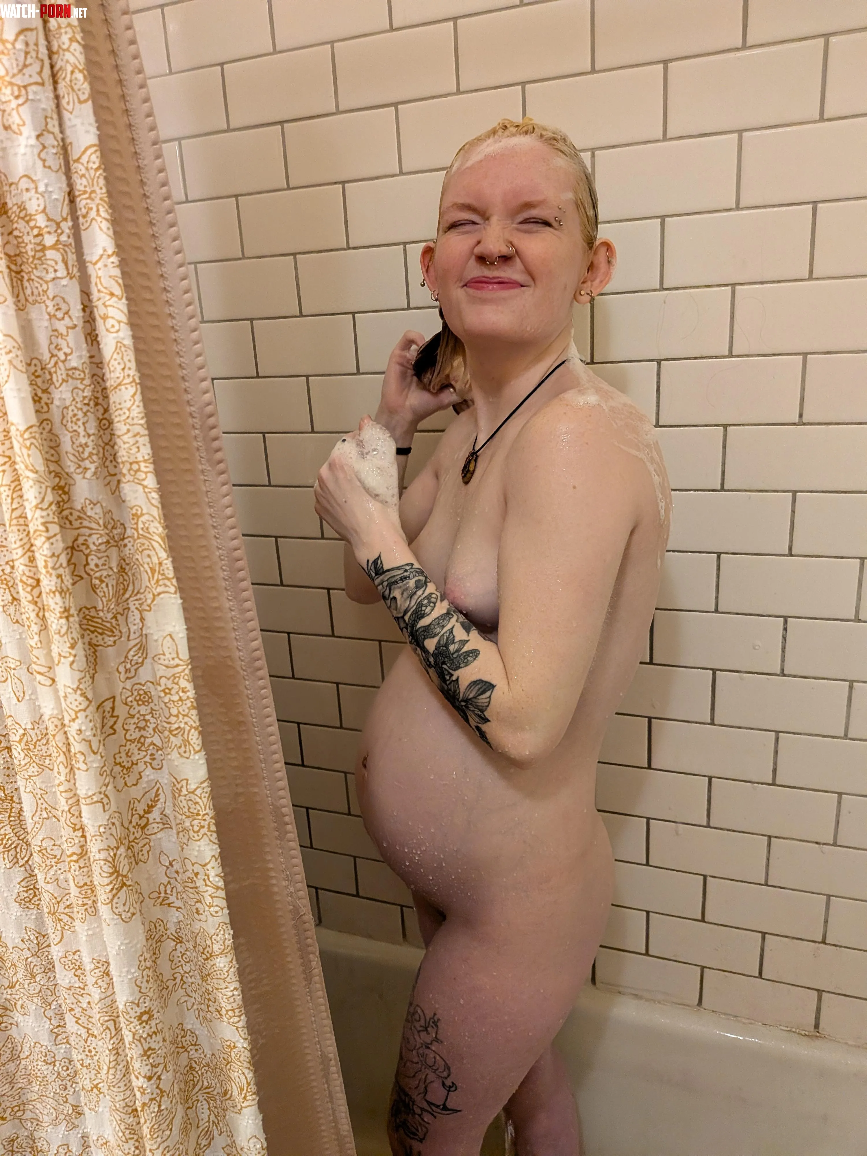 Come help me get my pregnant self clean by Naughtygnomess
