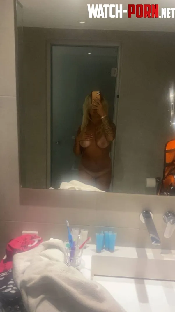 Vill ni se mer?😈 by Stunning-Force-5600