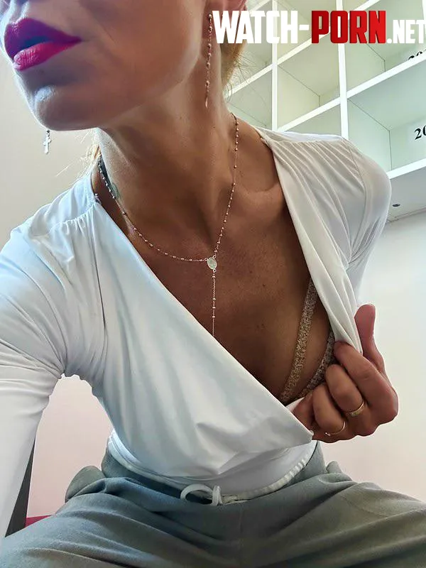 Hi guys by taniadress1