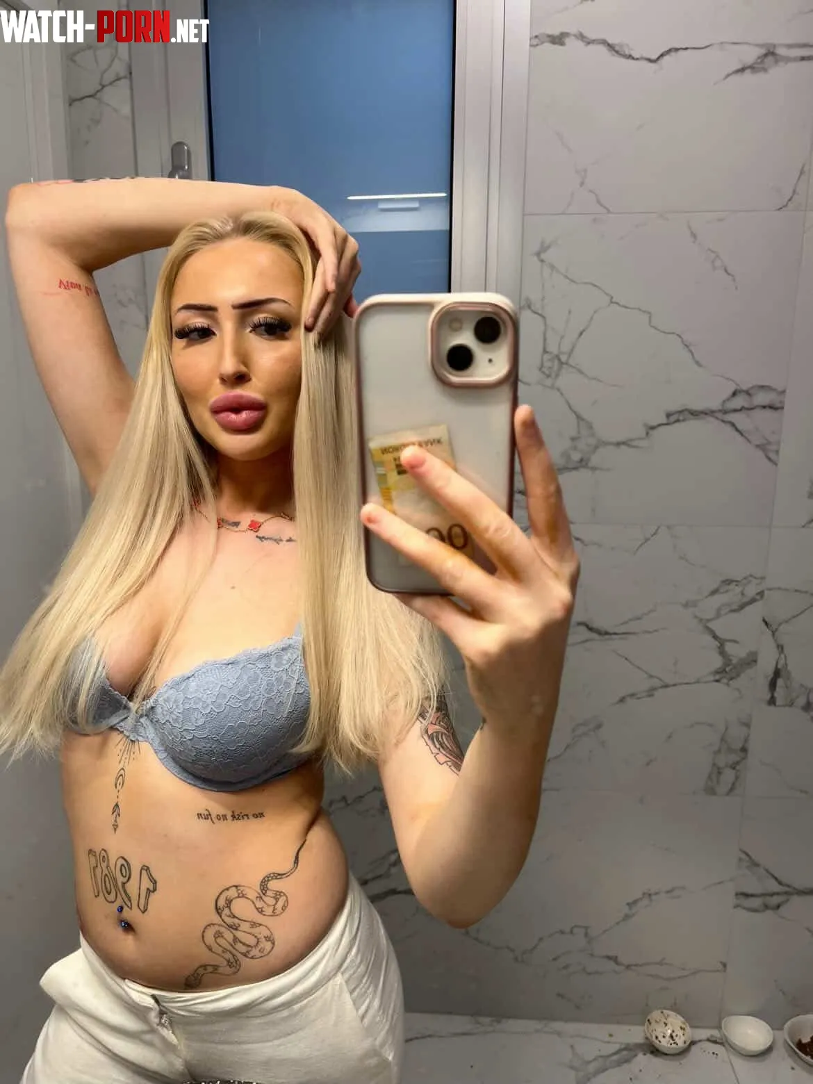 vill du ha en avsugning av dom här läpparna?😈 by Fragrant-Okra832